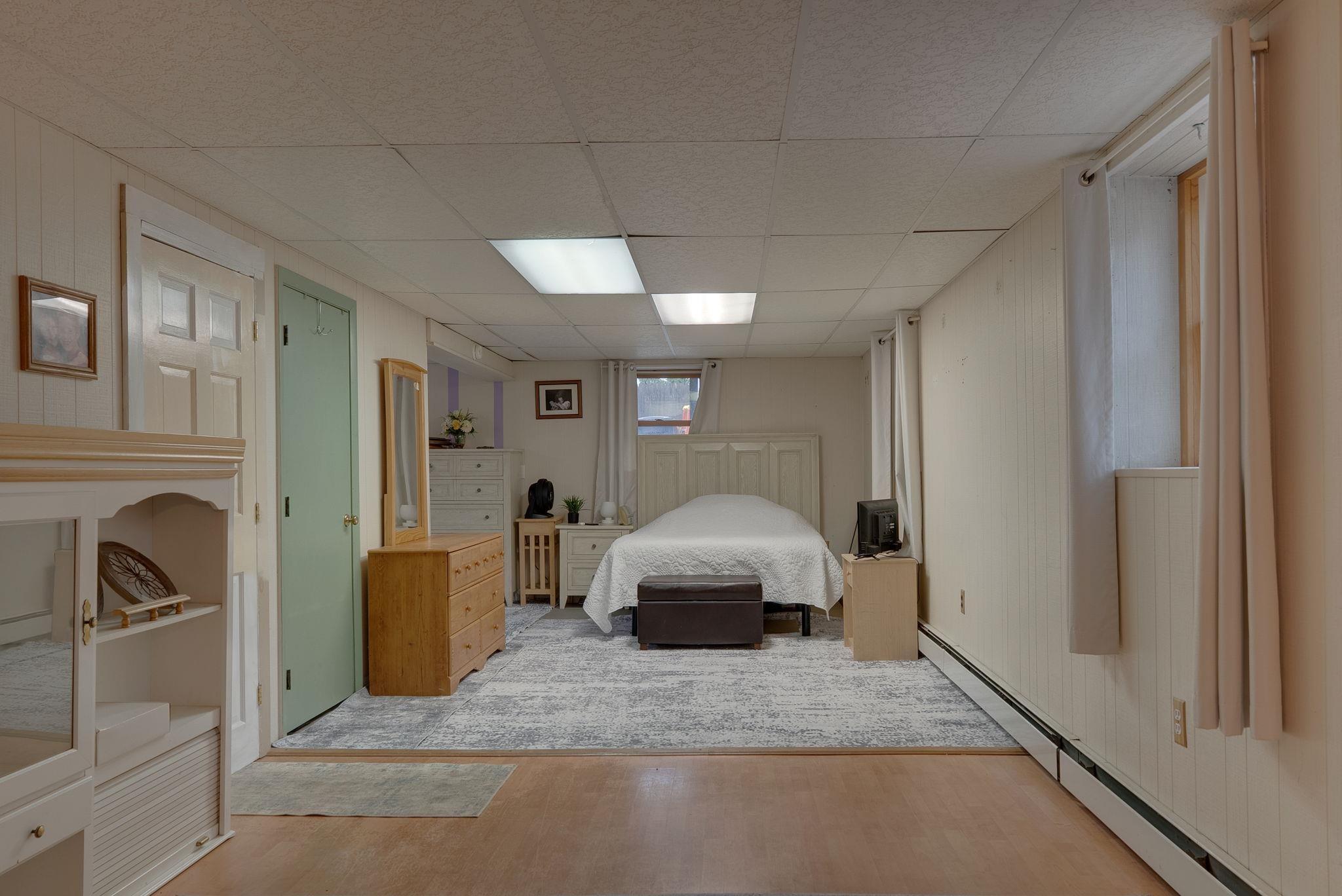 6 Westchester Dr, Nashua, NH 03063