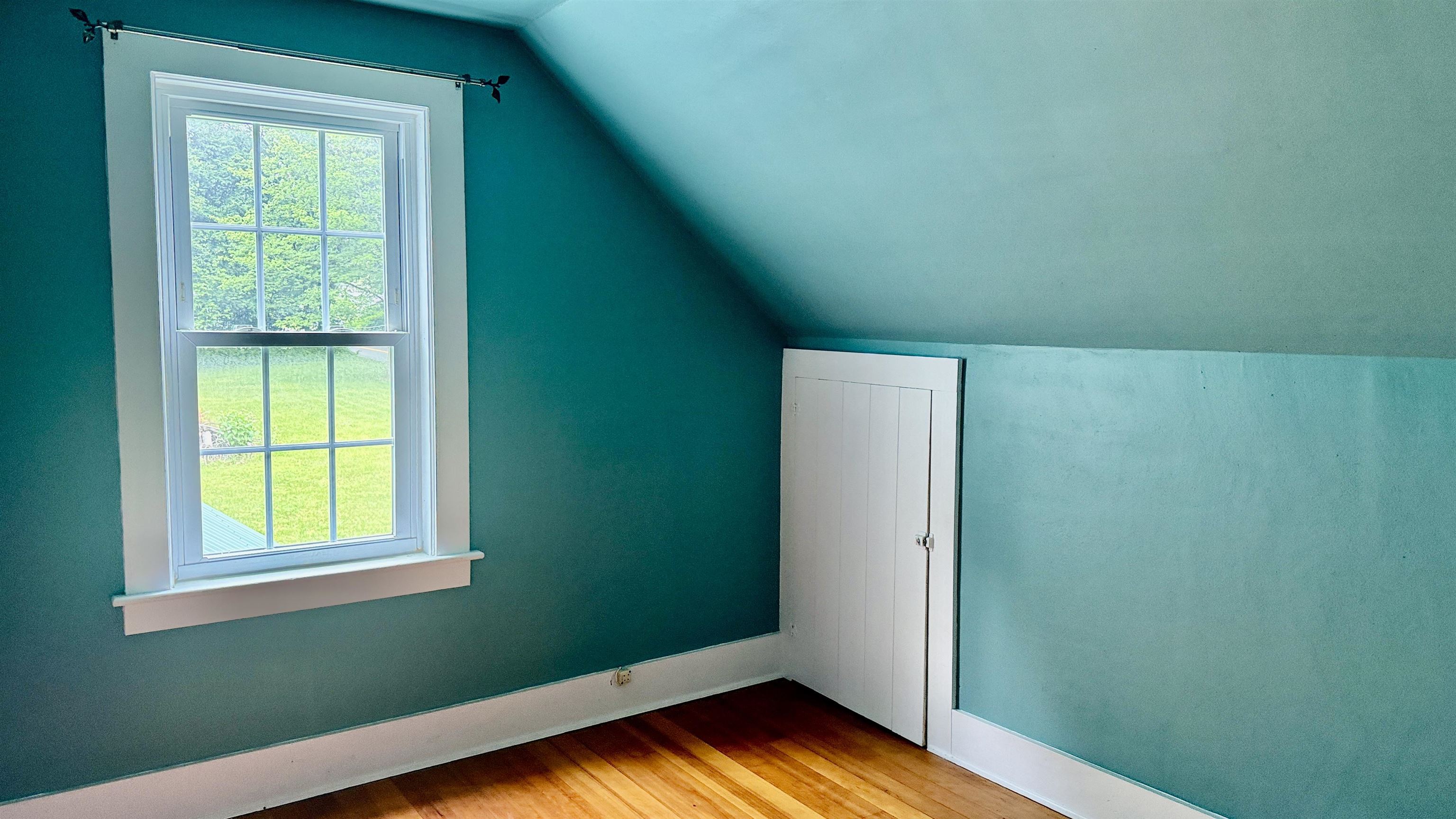 27 Ainsworth Rd, Claremont, NH 03743