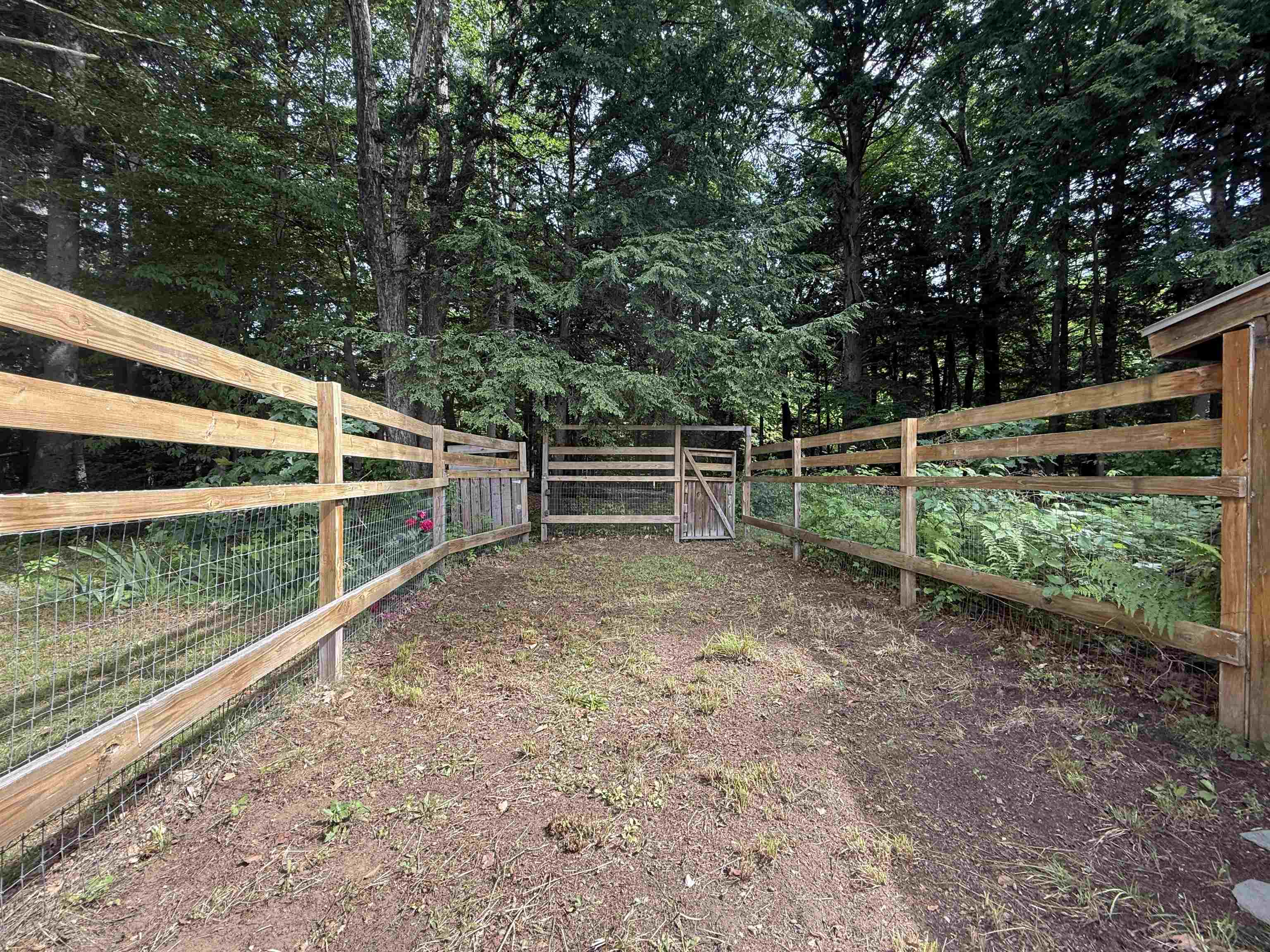 27 Ainsworth Rd, Claremont, NH 03743