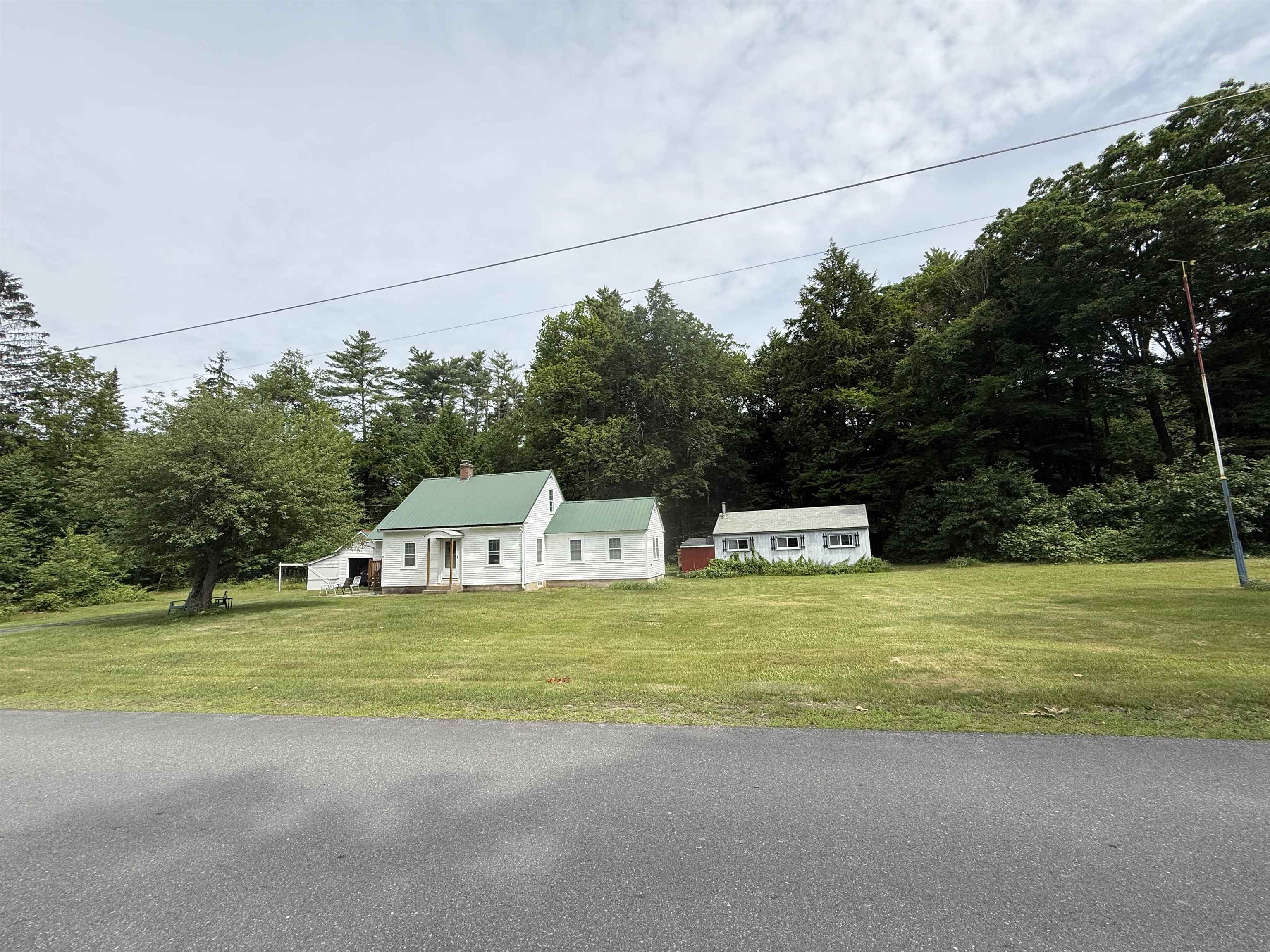 27 Ainsworth Rd, Claremont, NH 03743