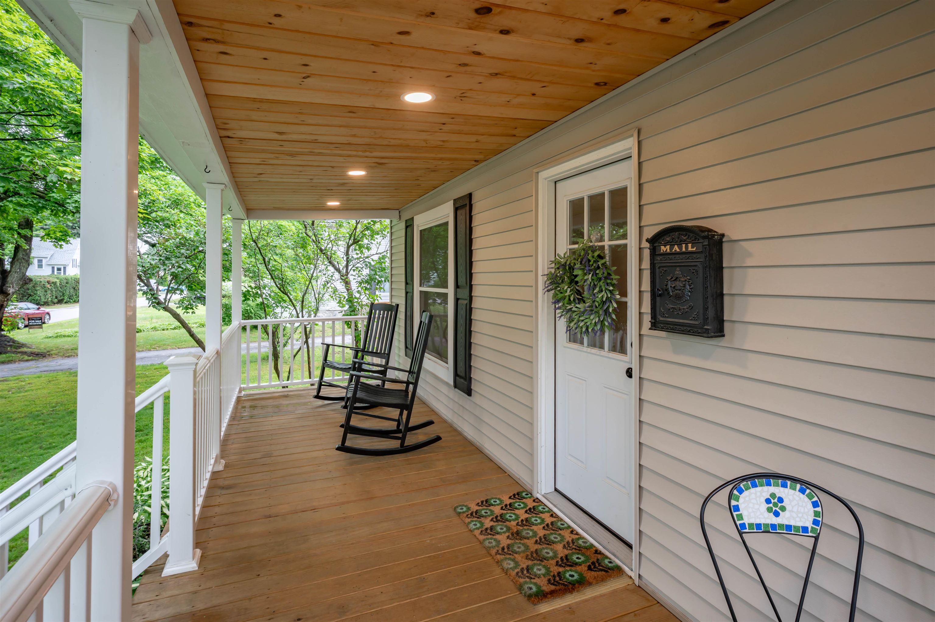 24 Fairview Ave, Derry, NH 03038