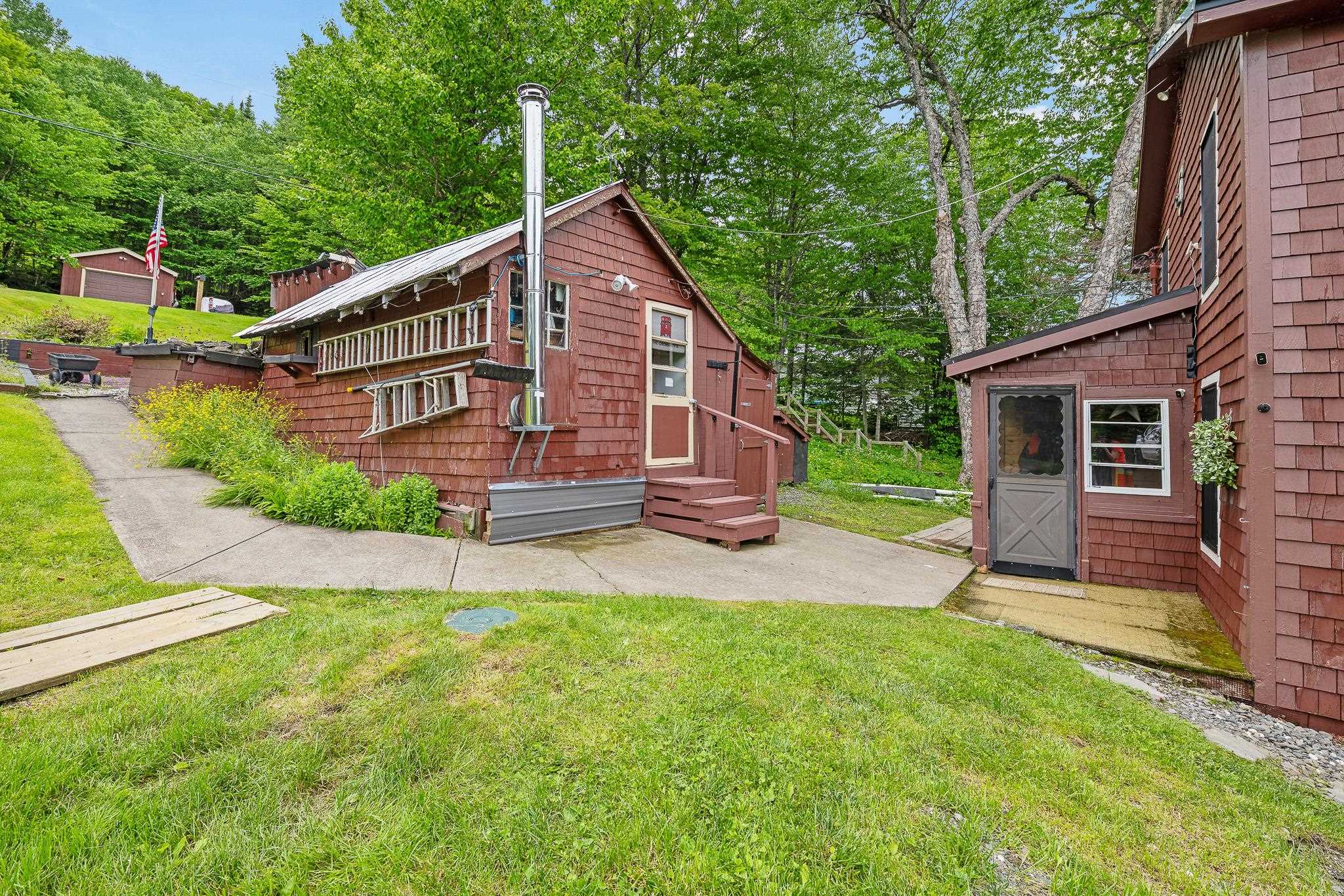1437 Diamond Pond Rd, Stewartstown, NH 03576