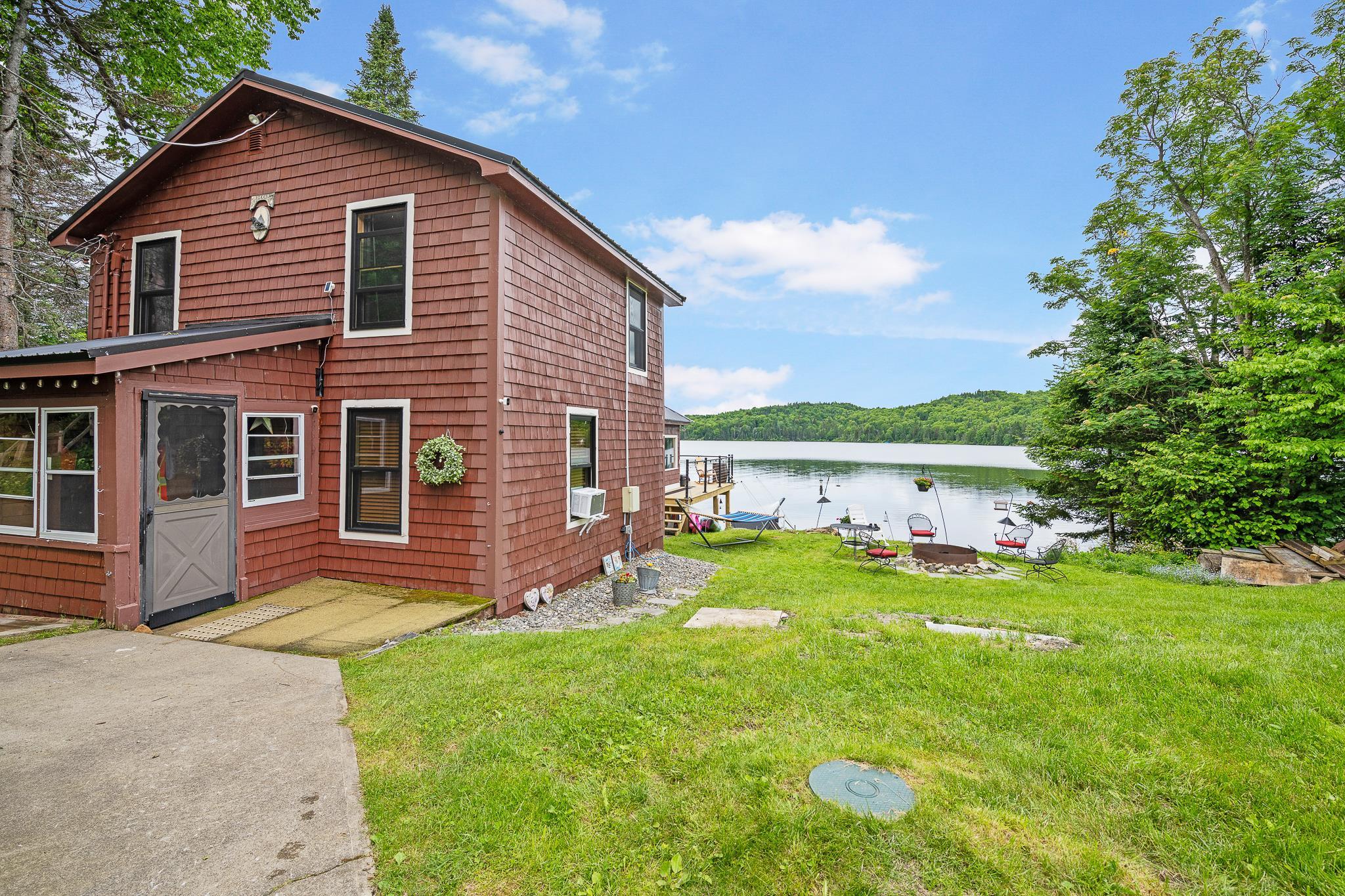 1437 Diamond Pond Rd, Stewartstown, NH 03576