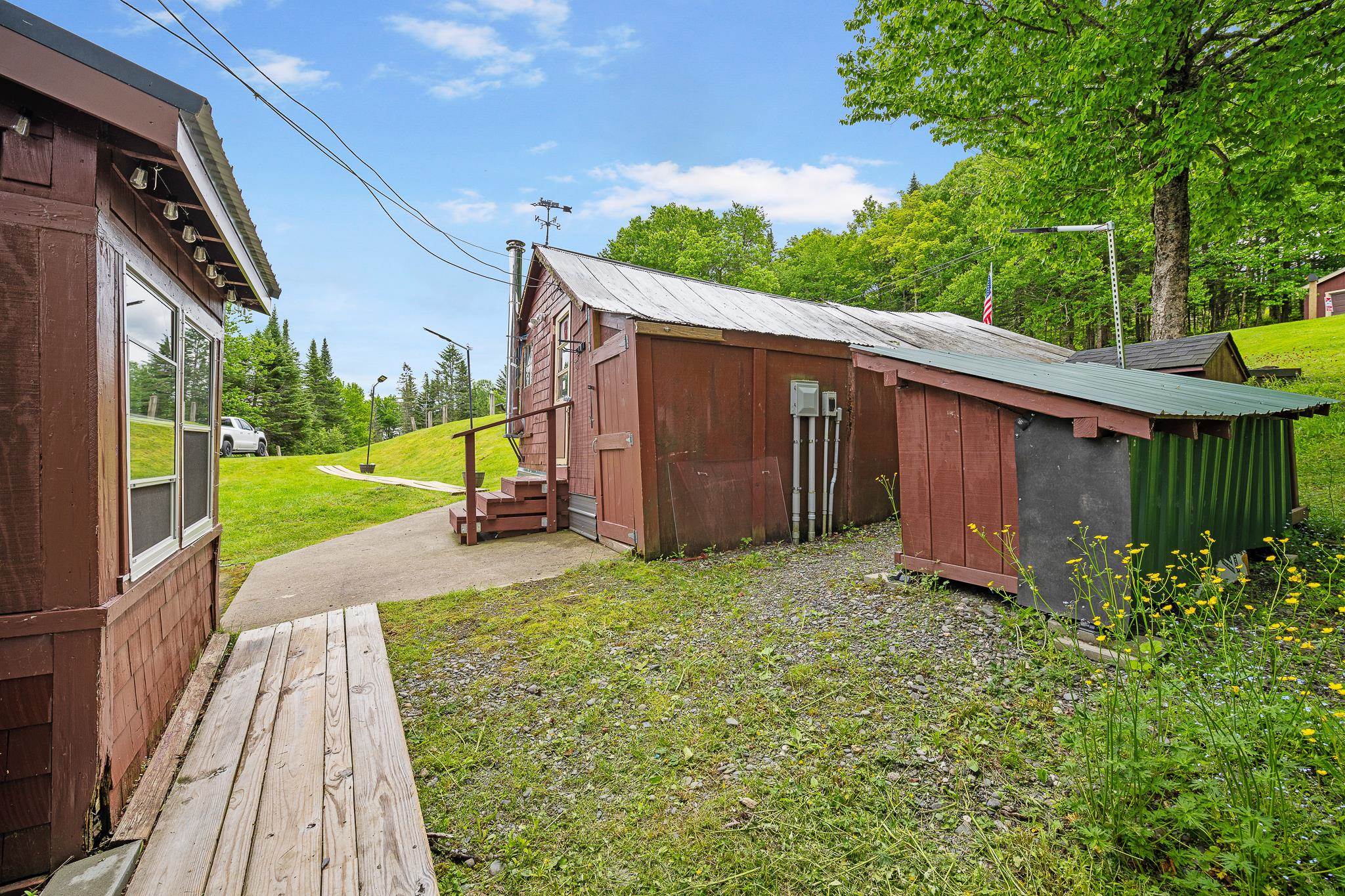 1437 Diamond Pond Rd, Stewartstown, NH 03576