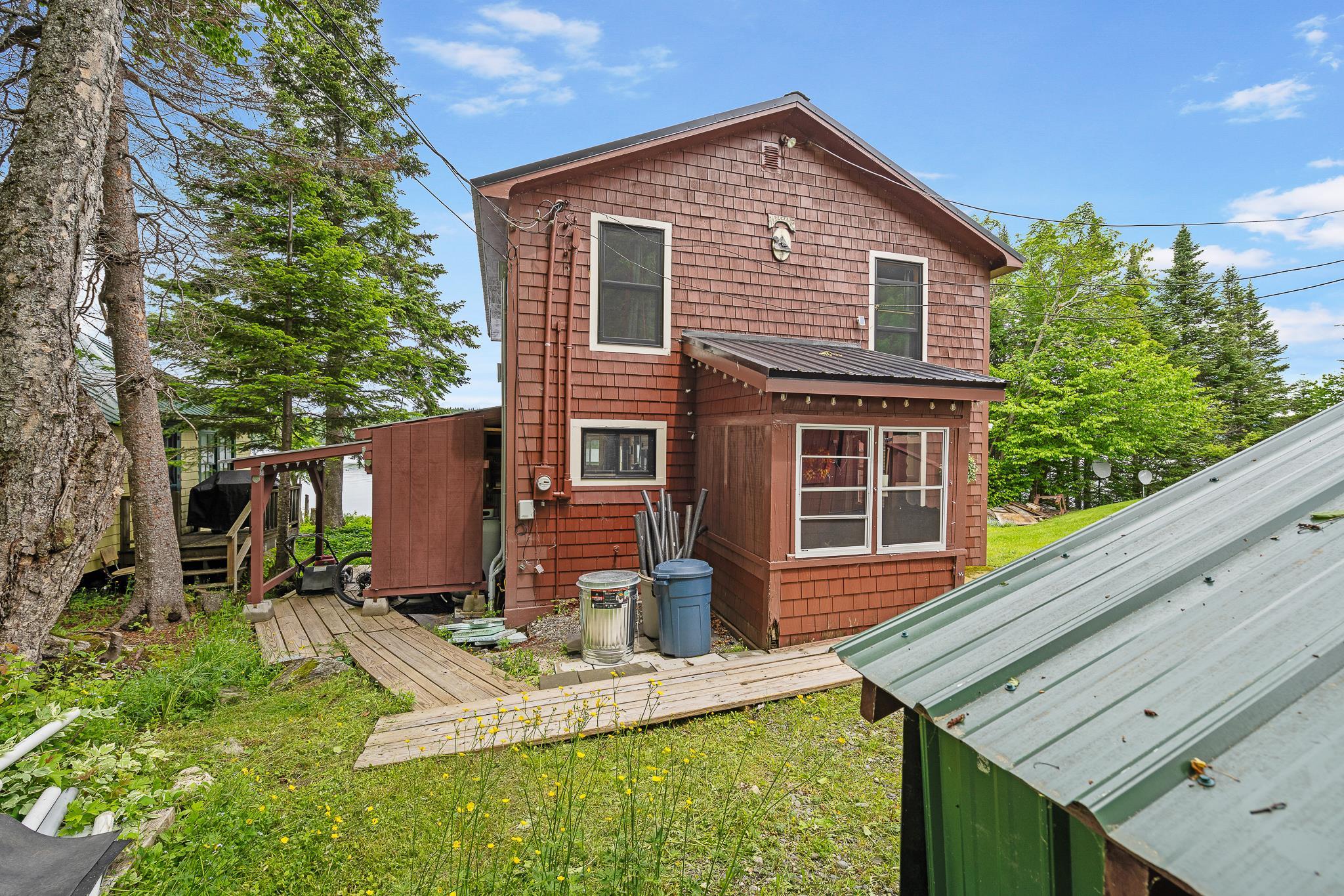 1437 Diamond Pond Rd, Stewartstown, NH 03576