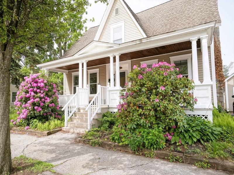 66 Ash St, Manchester, NH 03104