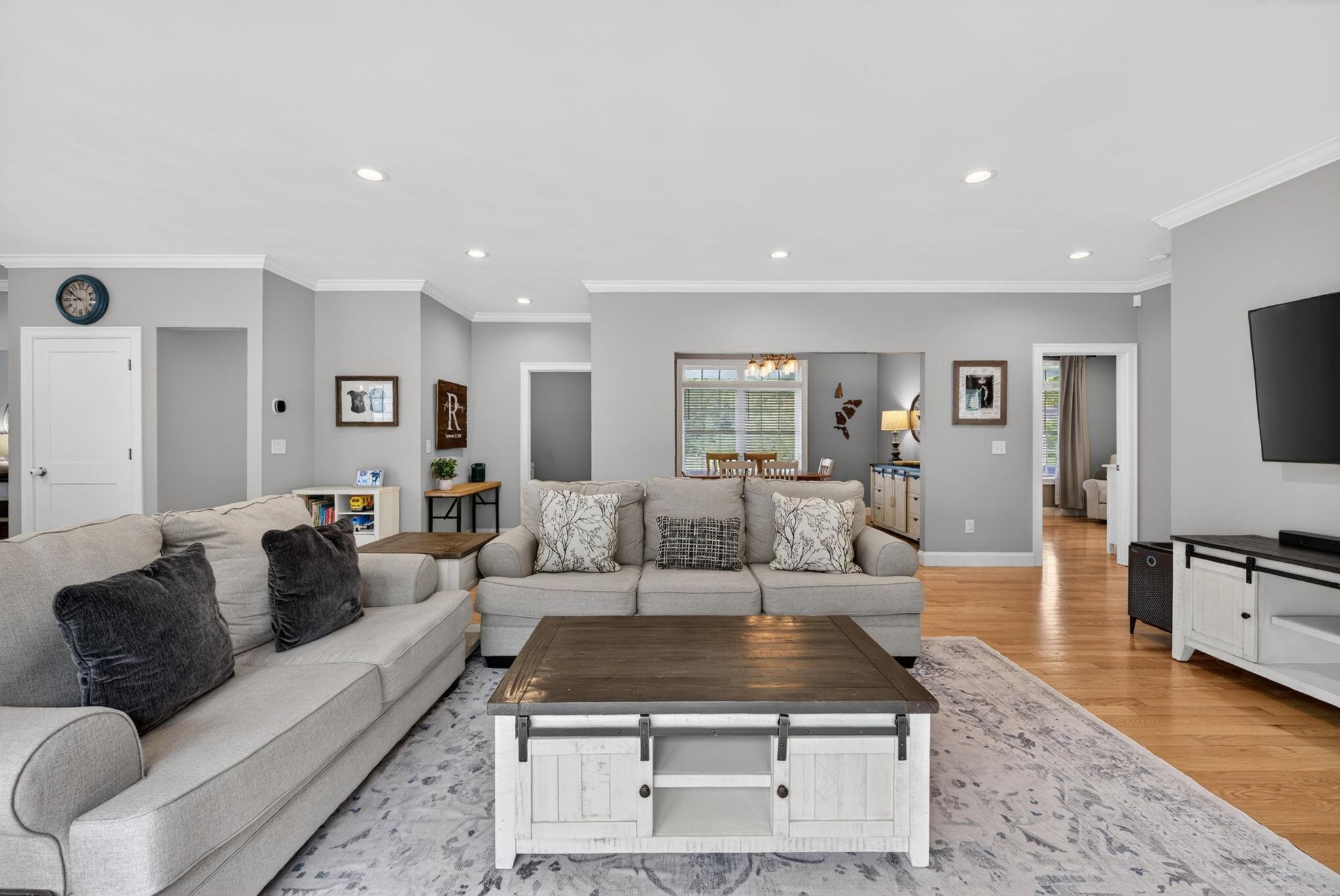 21 Walnut Hill Dr, Hooksett, NH 03106
