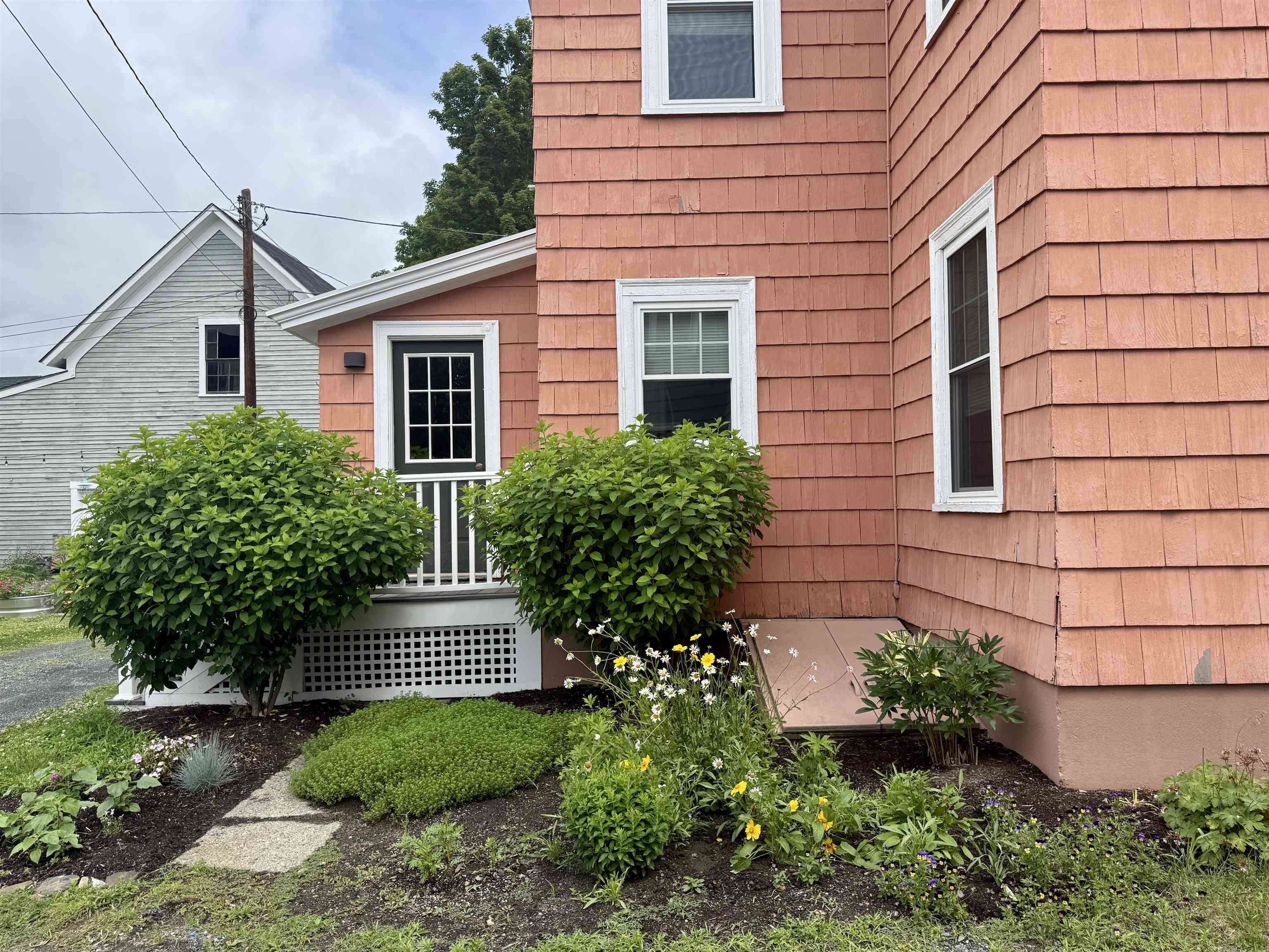4 Elm St, Lebanon, NH 03766