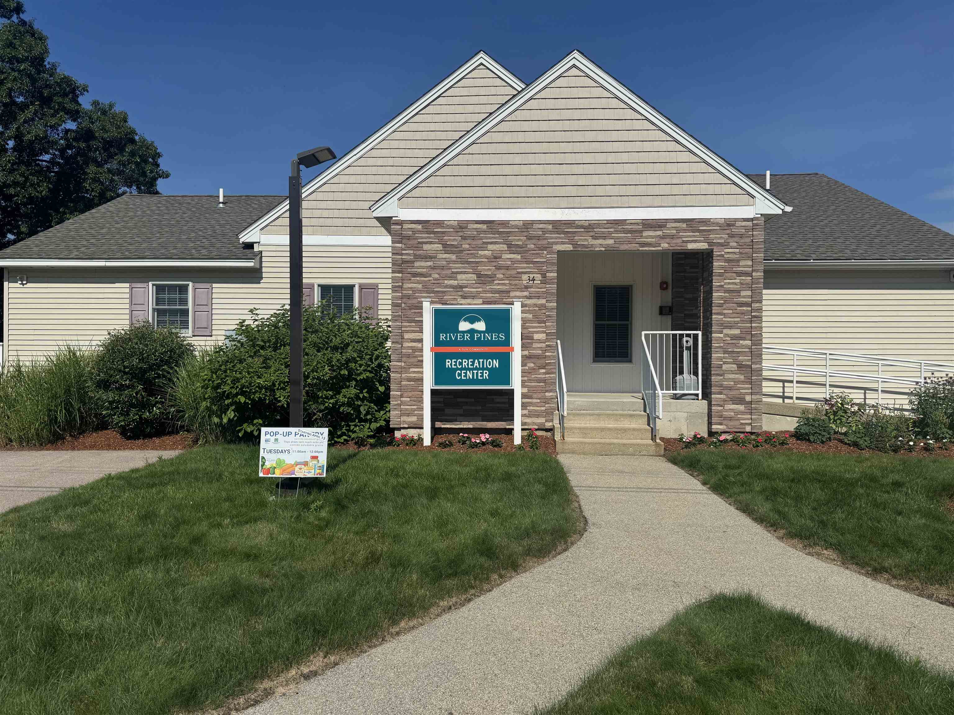 4 Manorcrest Dr, Nashua, NH 03062
