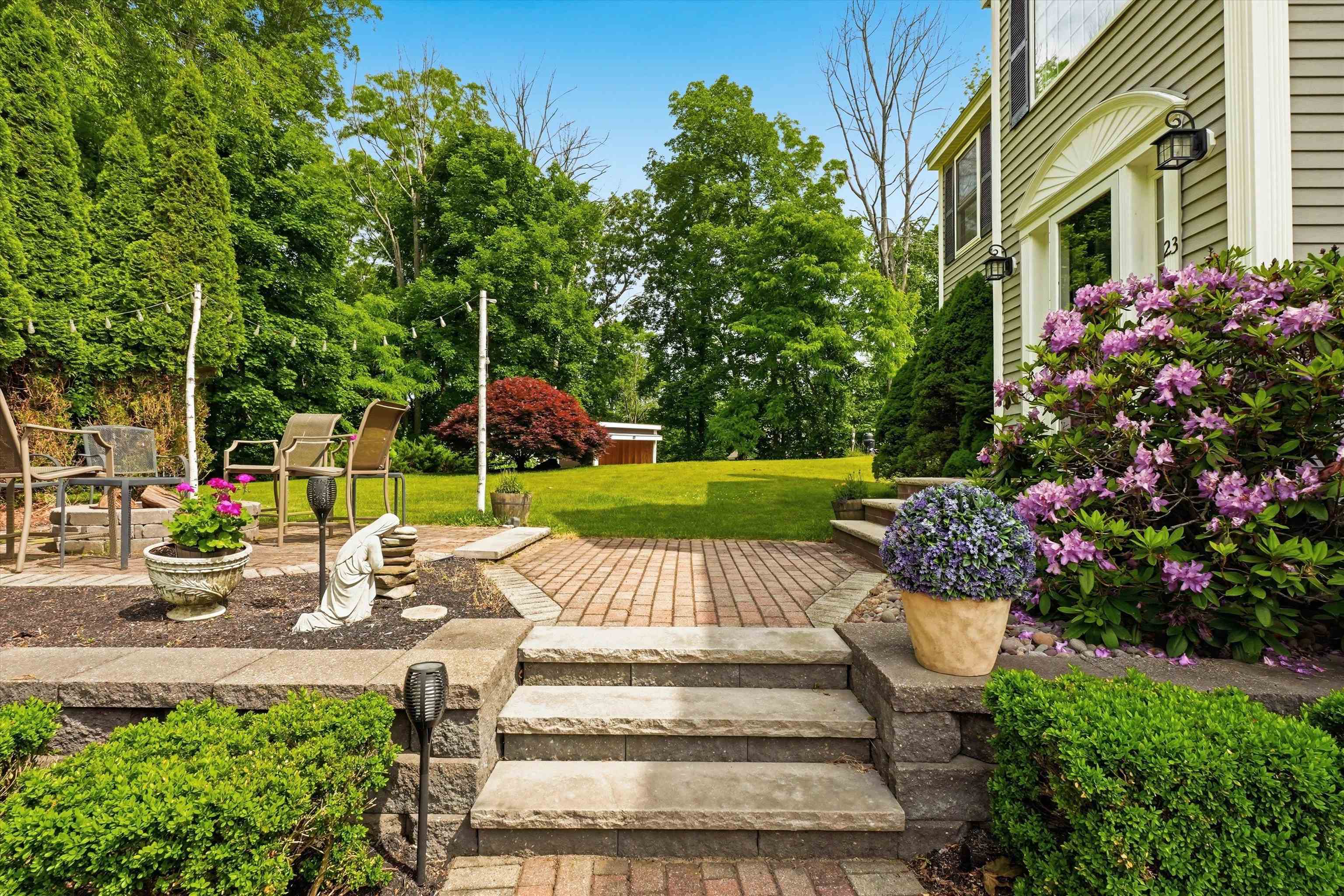 23 Peaslee Crossing Rd, Newton, NH 03858