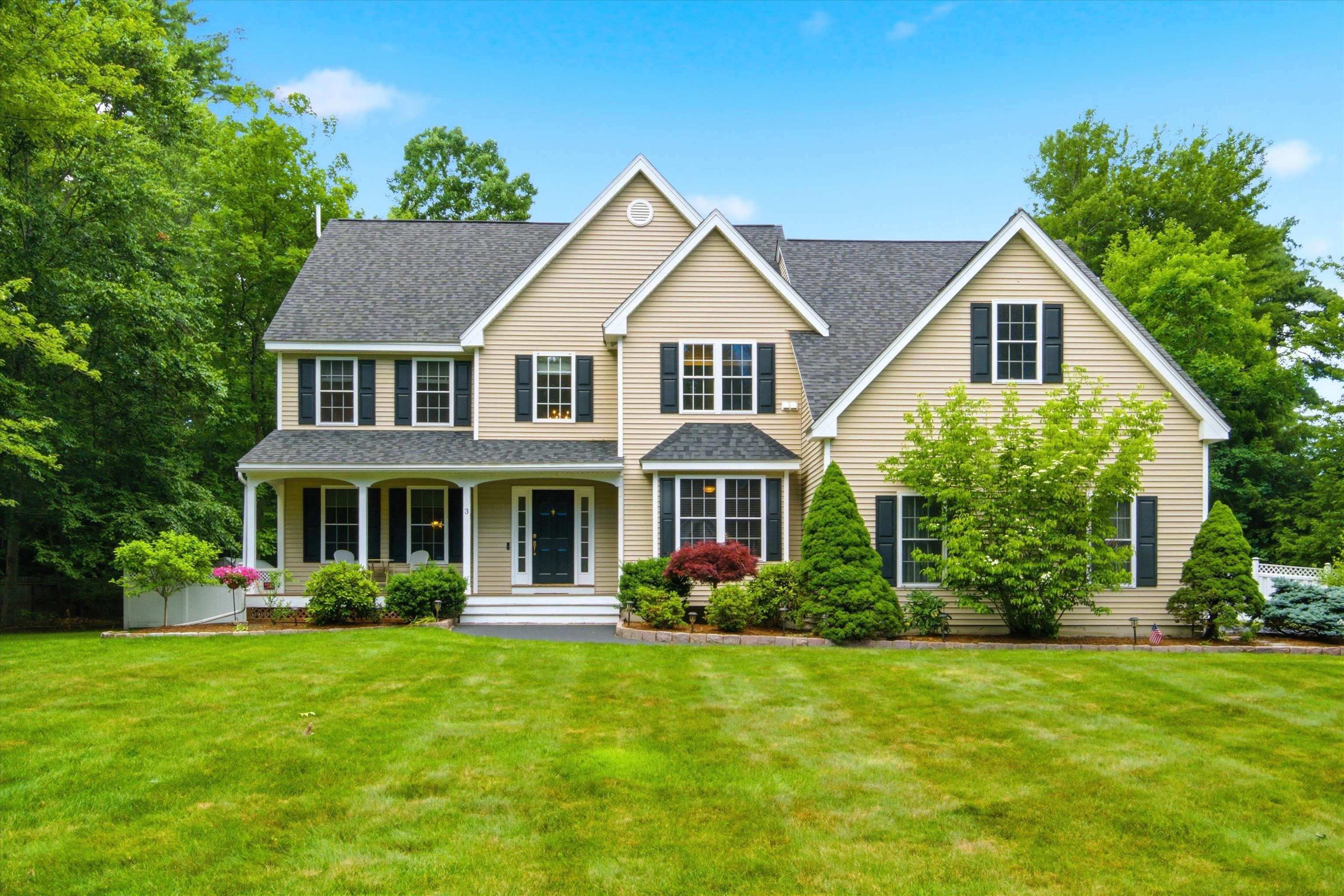 3 Taconic Dr, Merrimack, NH 03054