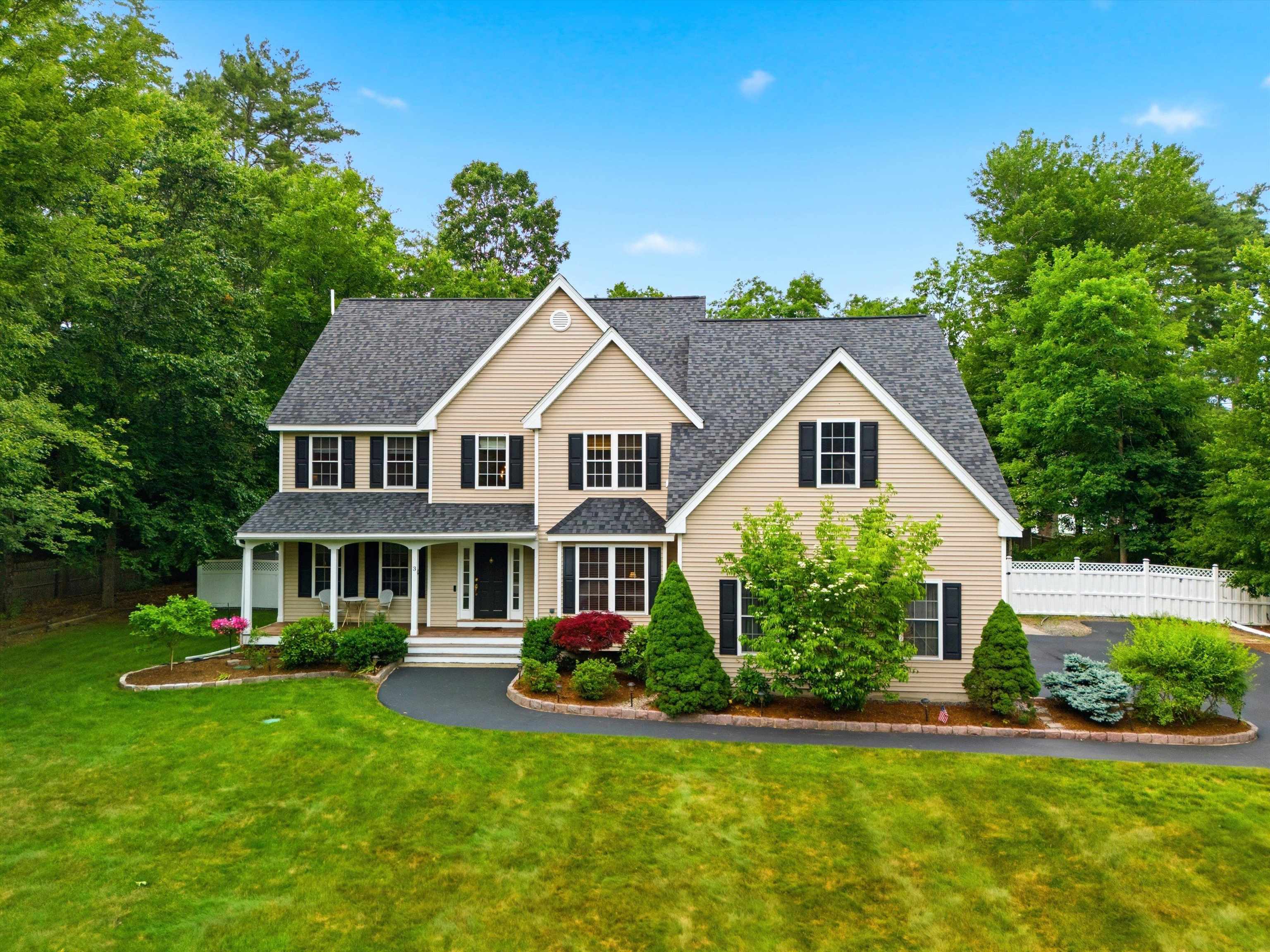 3 Taconic Dr, Merrimack, NH 03054