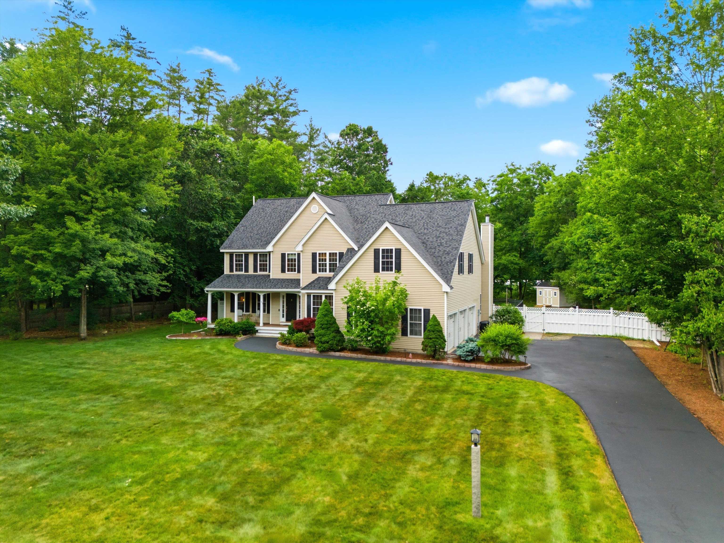 3 Taconic Dr, Merrimack, NH 03054