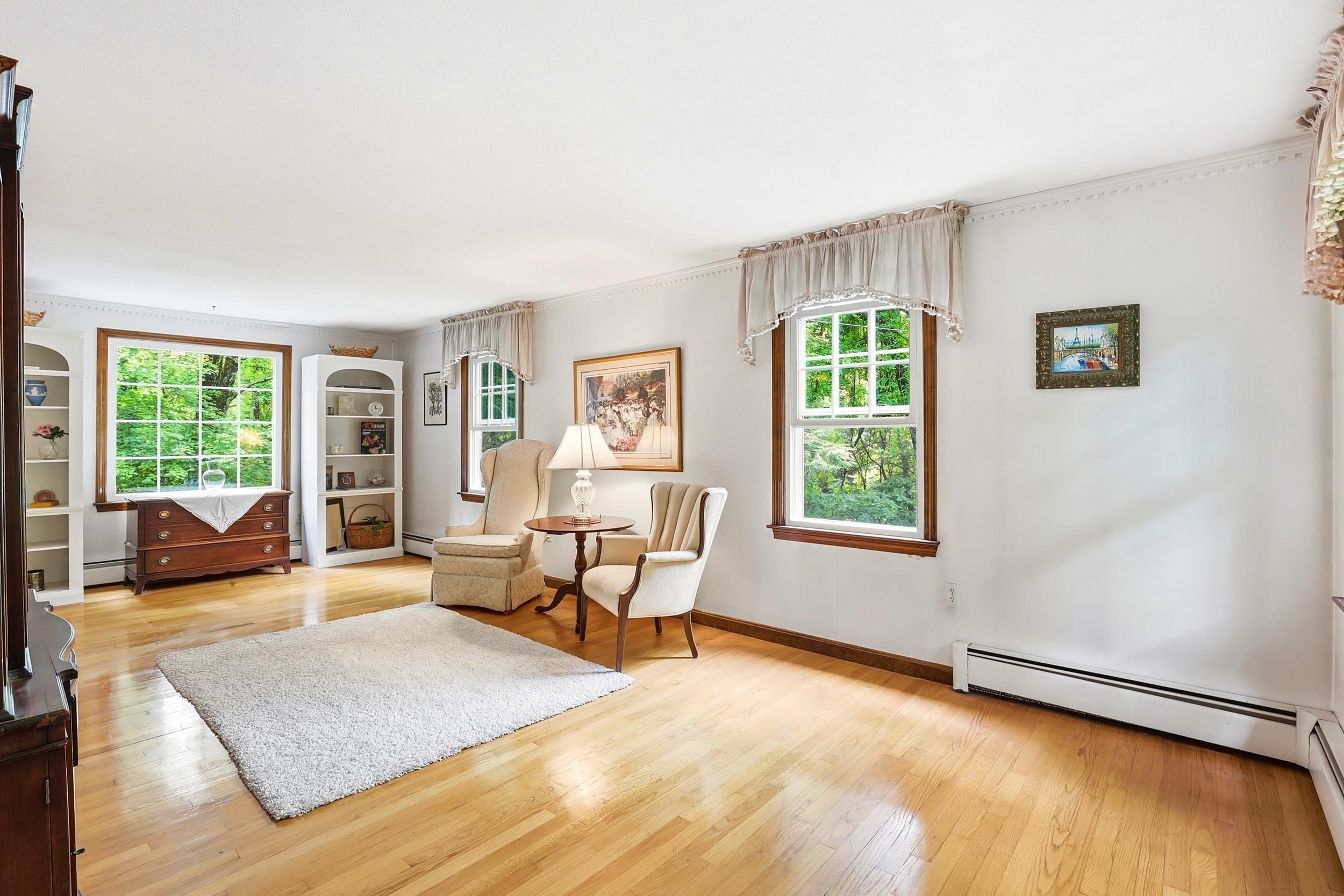 9 King Edward Dr, Londonderry, NH 03053