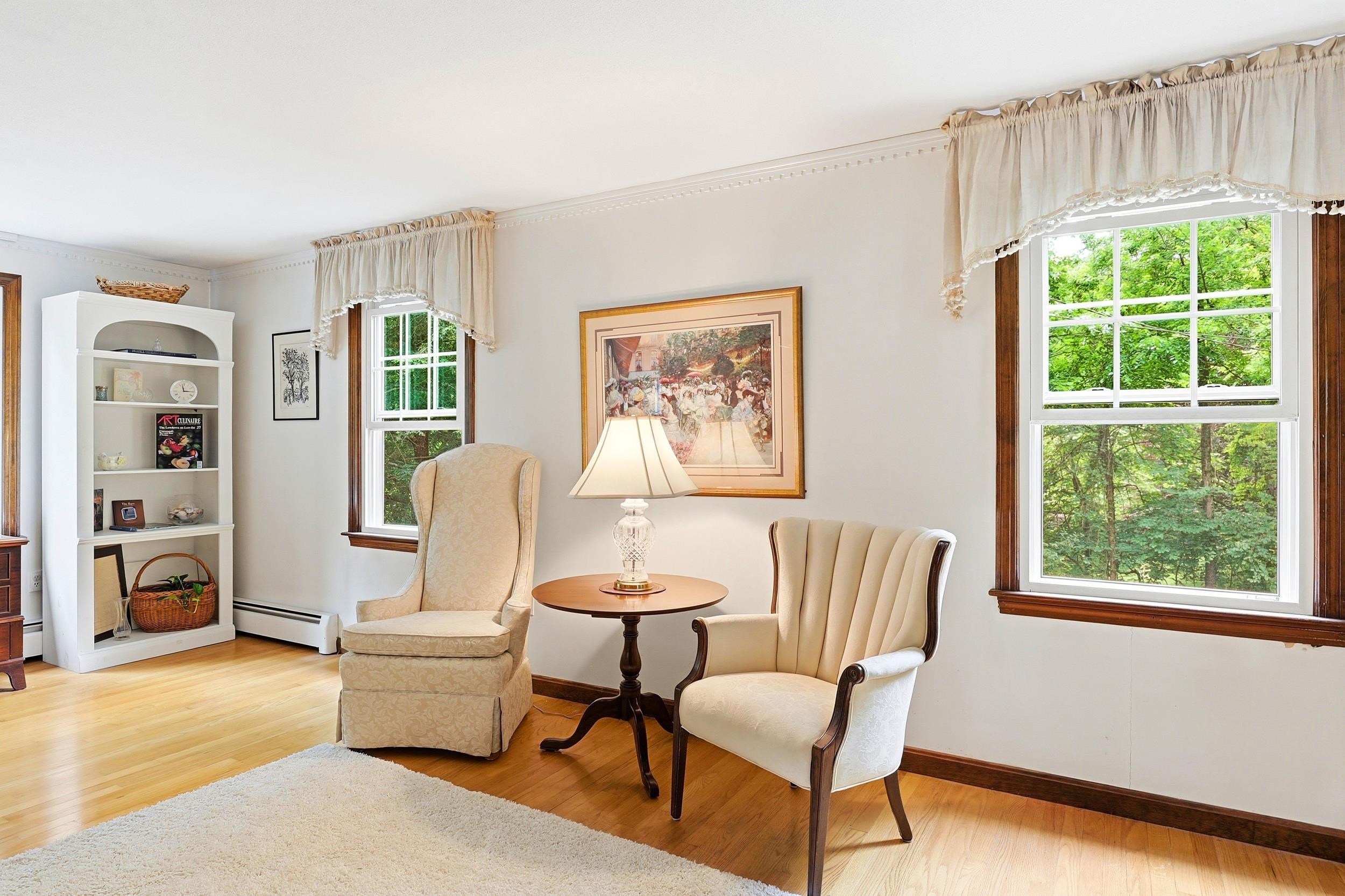 9 King Edward Dr, Londonderry, NH 03053