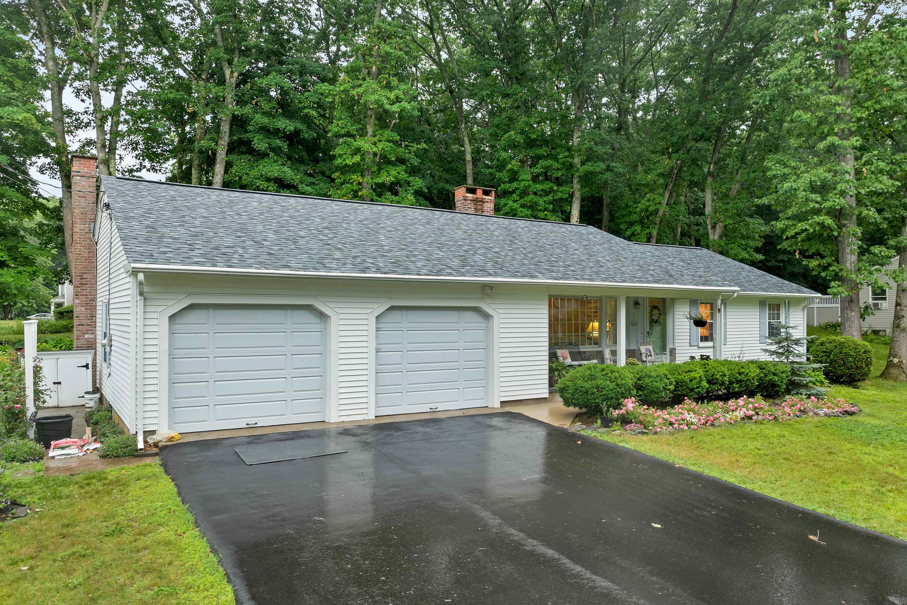 2 Glendale Rd, North Hampton, NH 03862