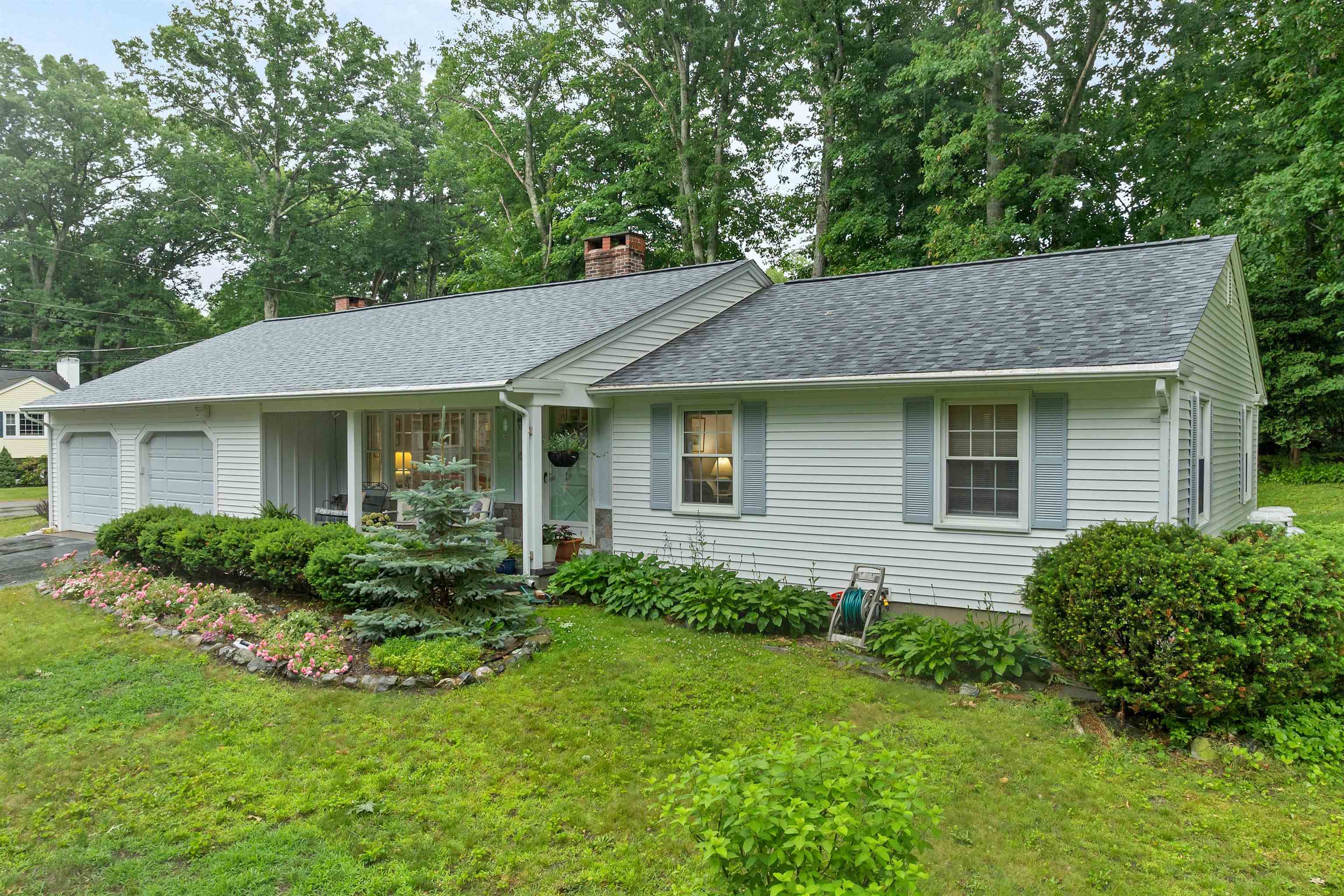 2 Glendale Rd, North Hampton, NH 03862