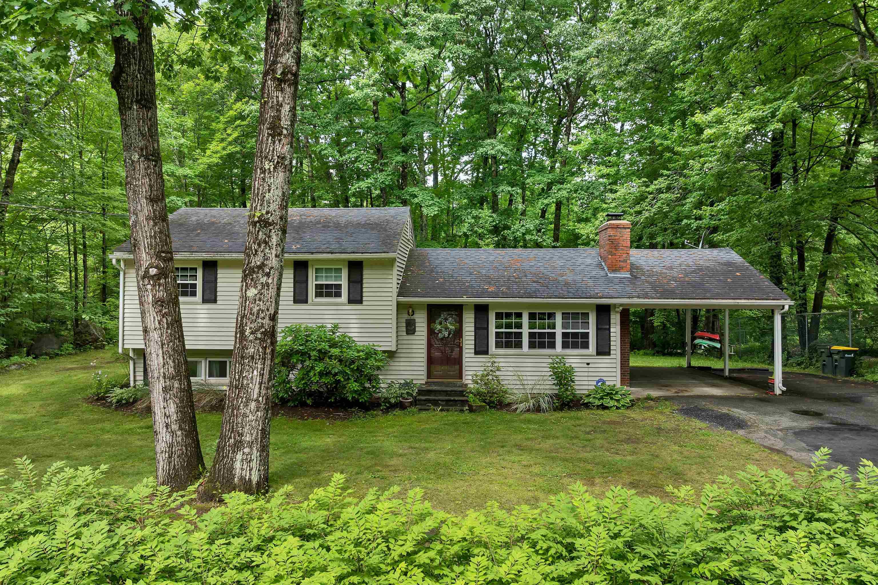 64 Woodvale Dr, Laconia, NH 03246