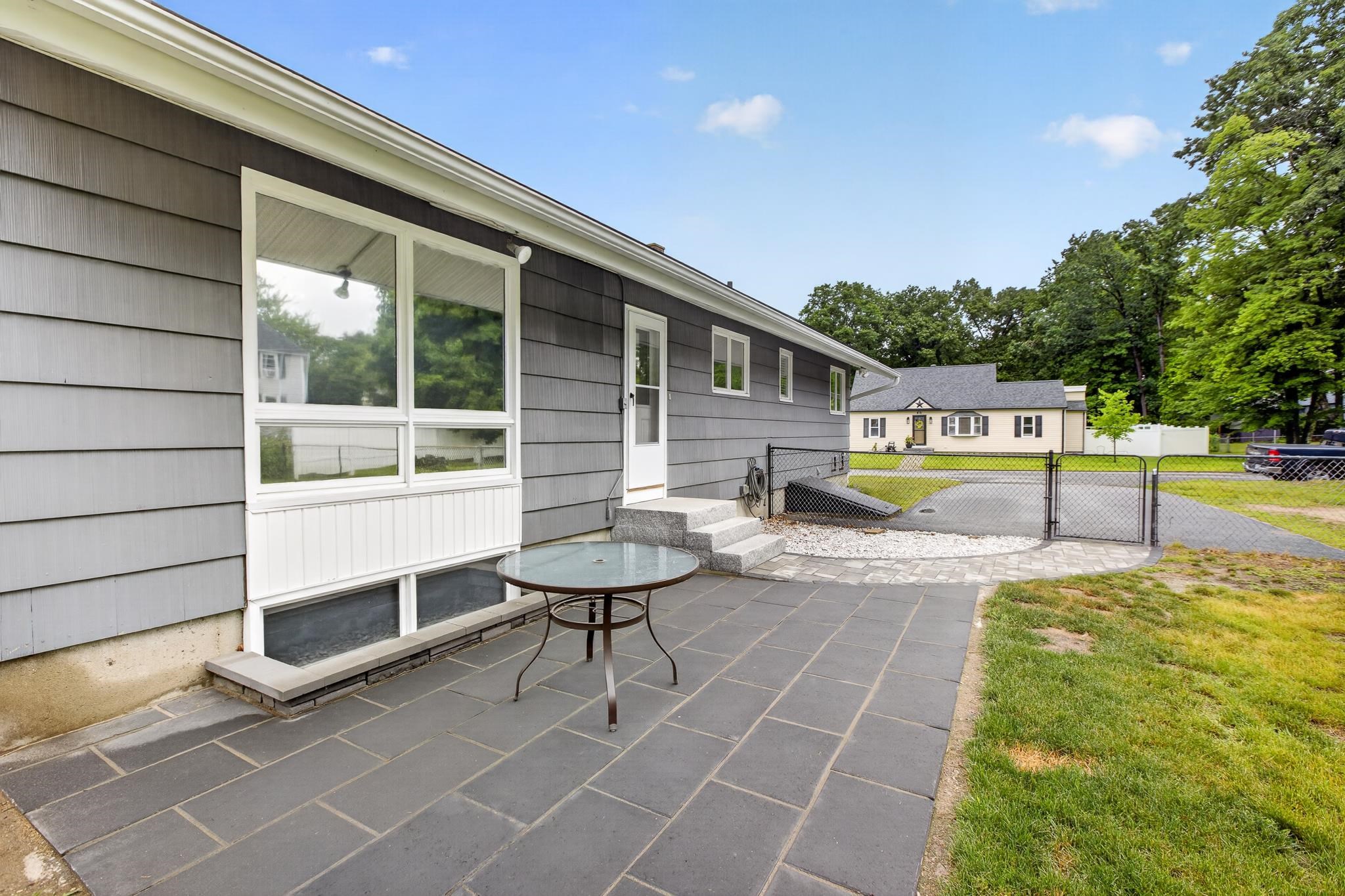 143 Highland Park Ave, Manchester, NH 03103