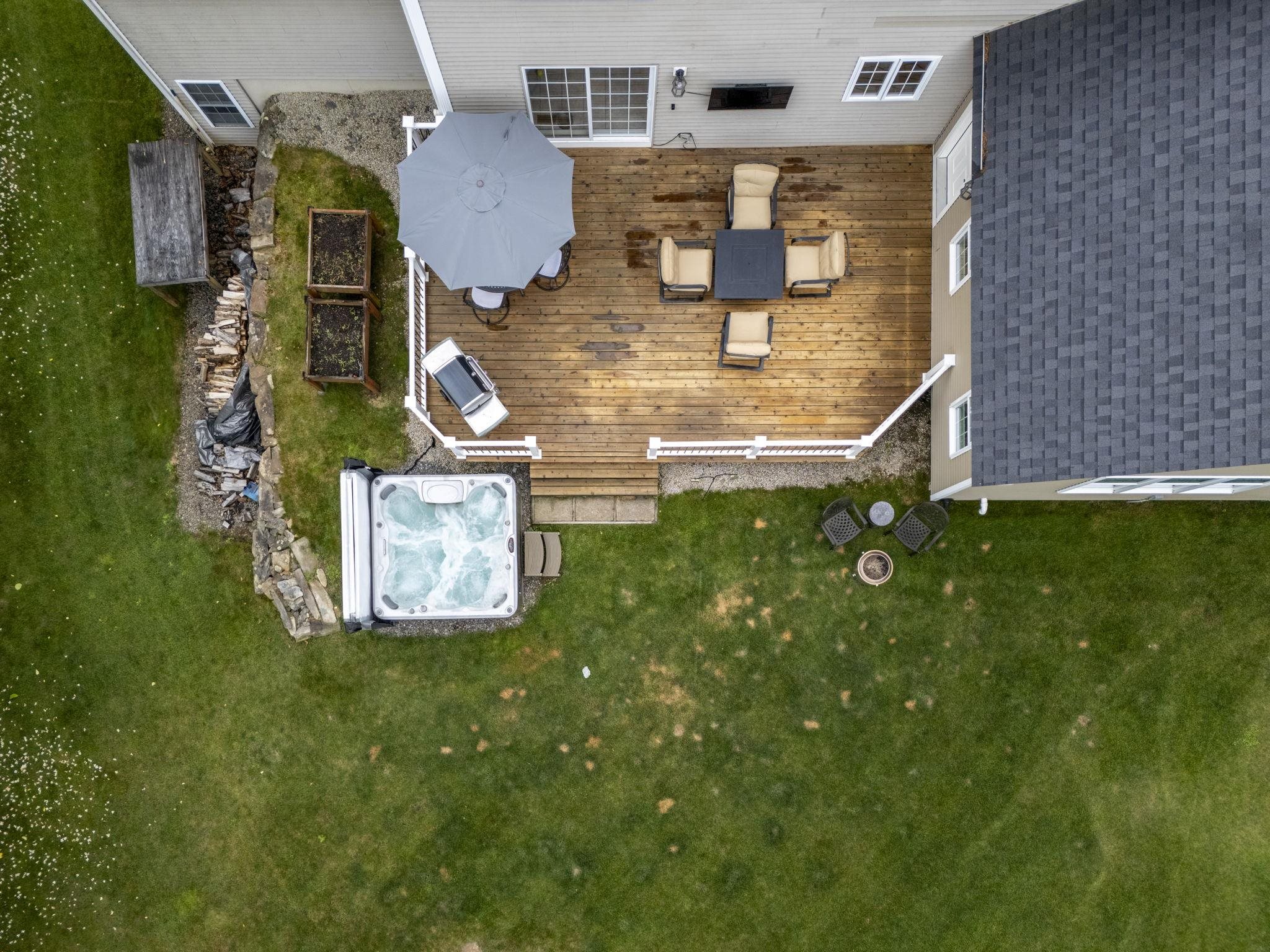 7 Cheshire Ct, Londonderry, NH 03053