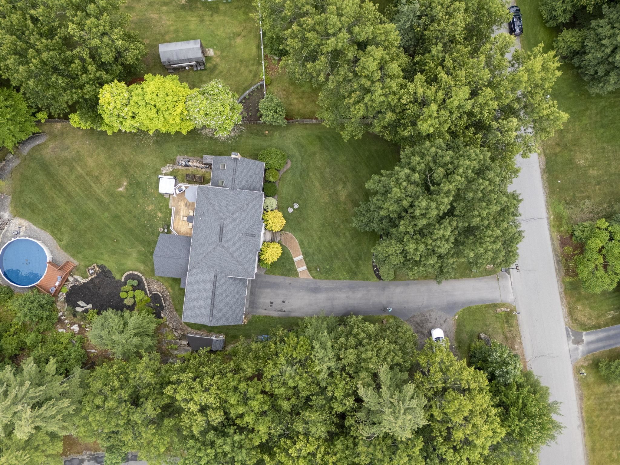 7 Cheshire Ct, Londonderry, NH 03053