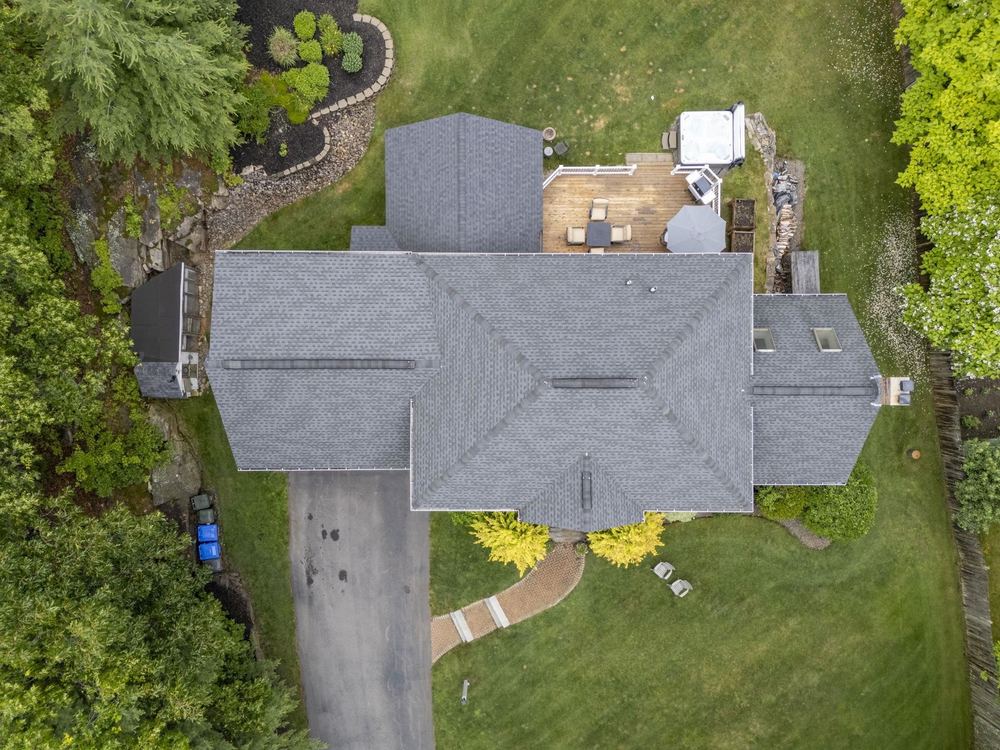 7 Cheshire Ct, Londonderry, NH 03053