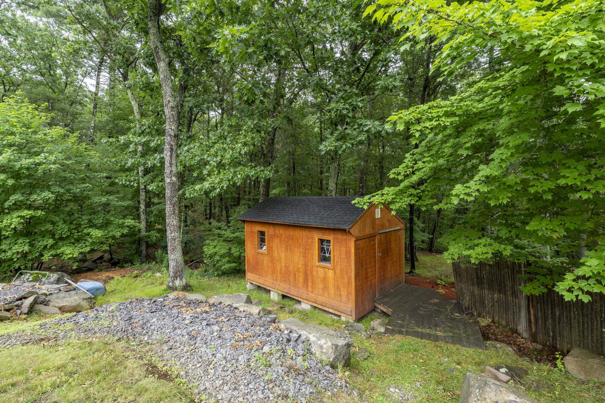 7 Cheshire Ct, Londonderry, NH 03053