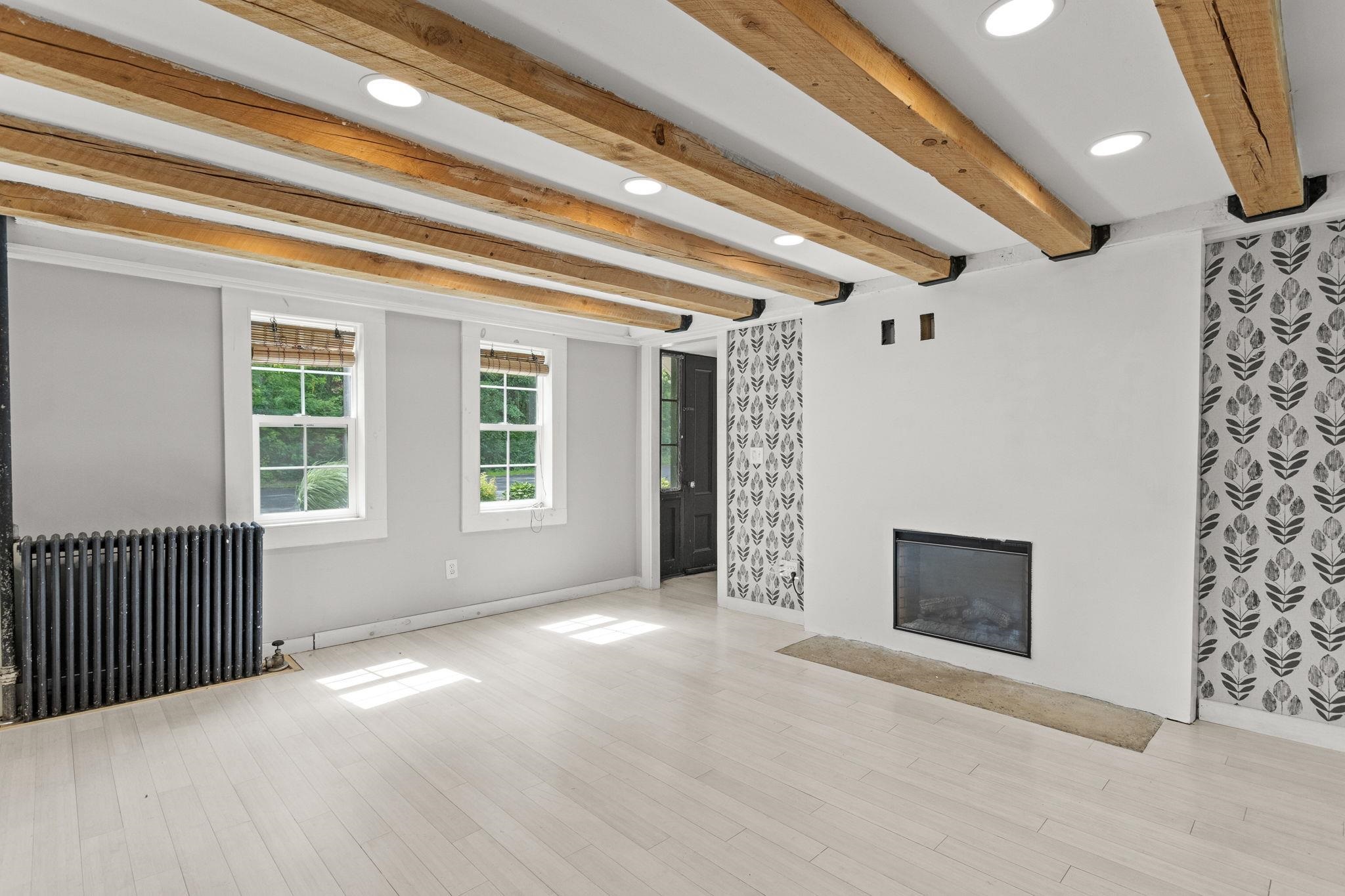111 Manchester St, Nashua, NH 03064