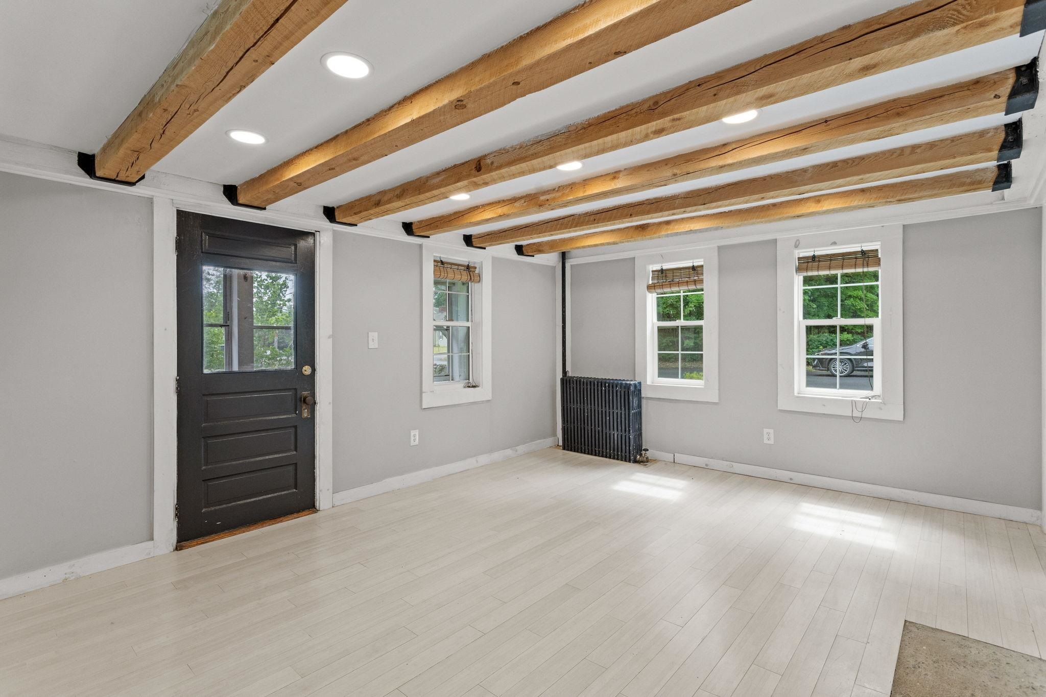 111 Manchester St, Nashua, NH 03064