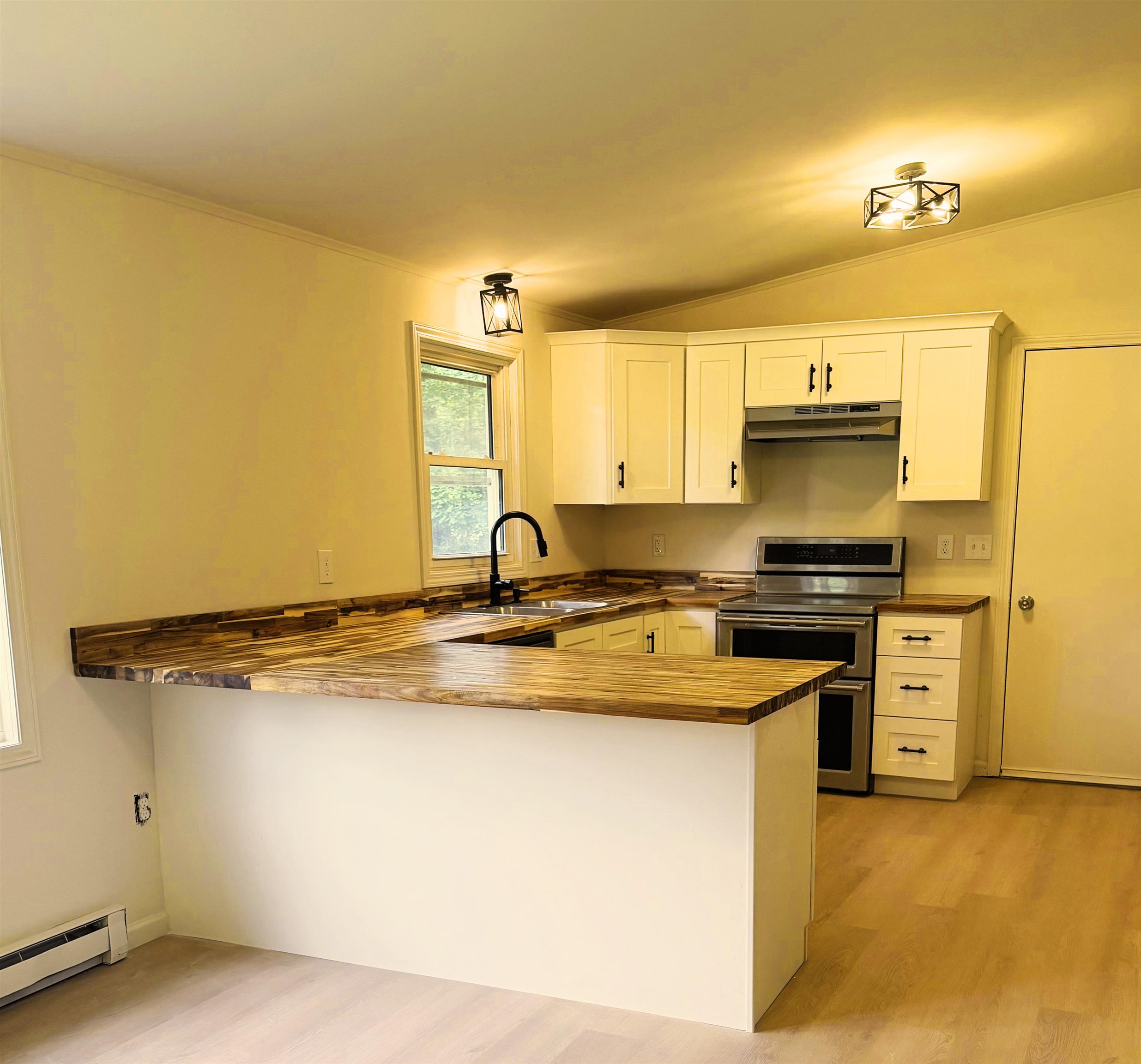 301 Shaker St, New London, NH 03257