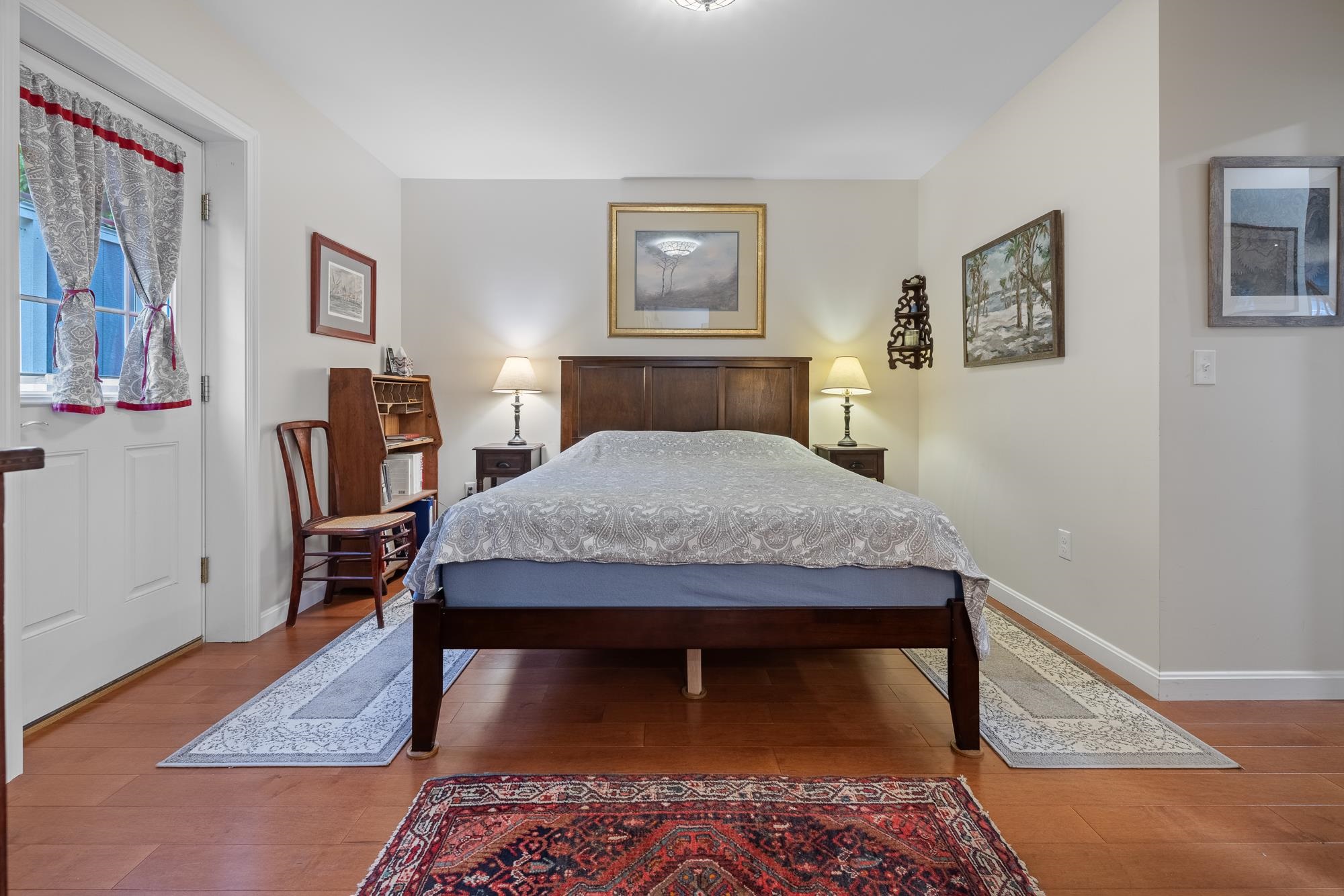1st floor main bedroom 25614927