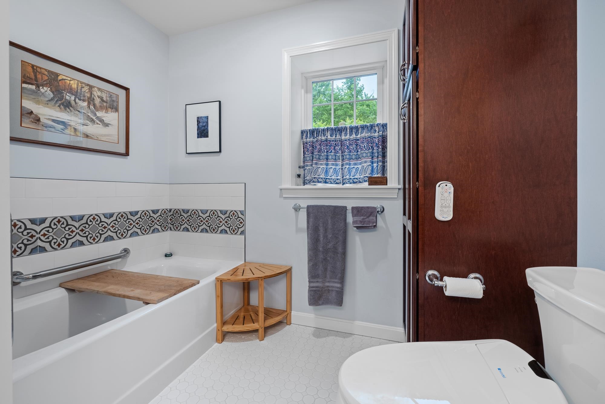 Primary Bathroom 25614931