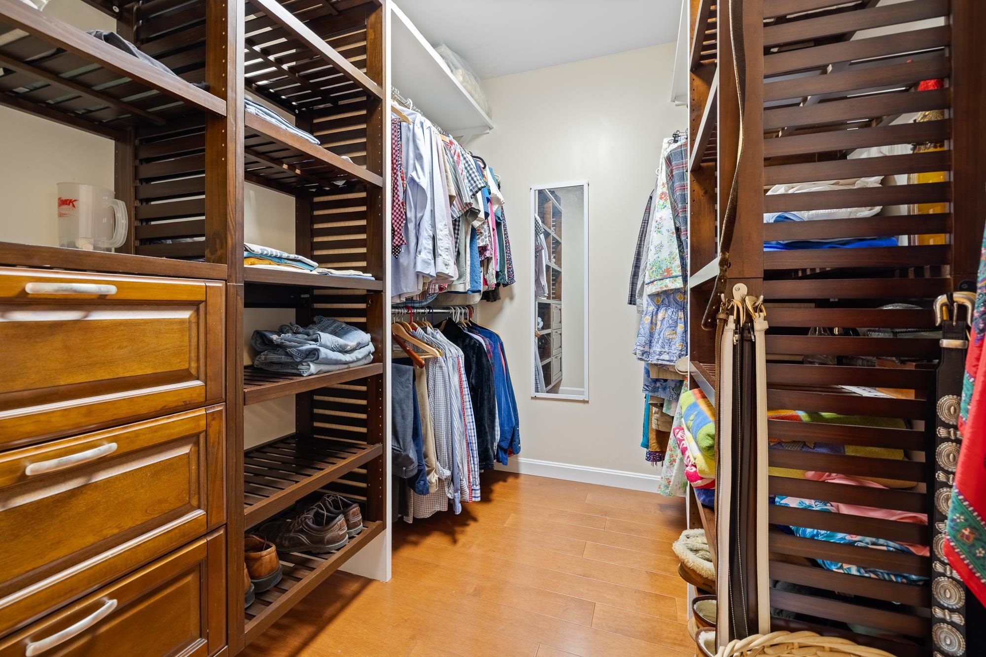 Primary Bedroom closet 25614932
