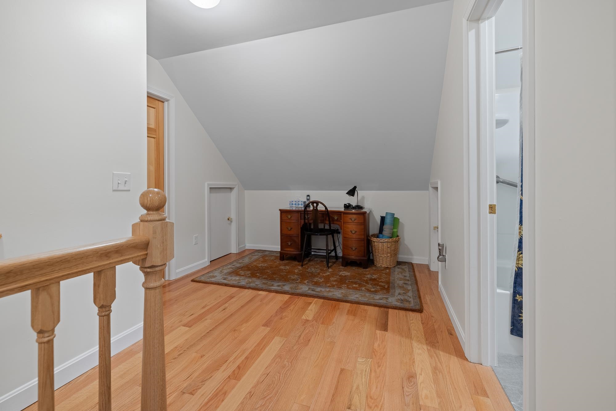 Second floor landing 25614933