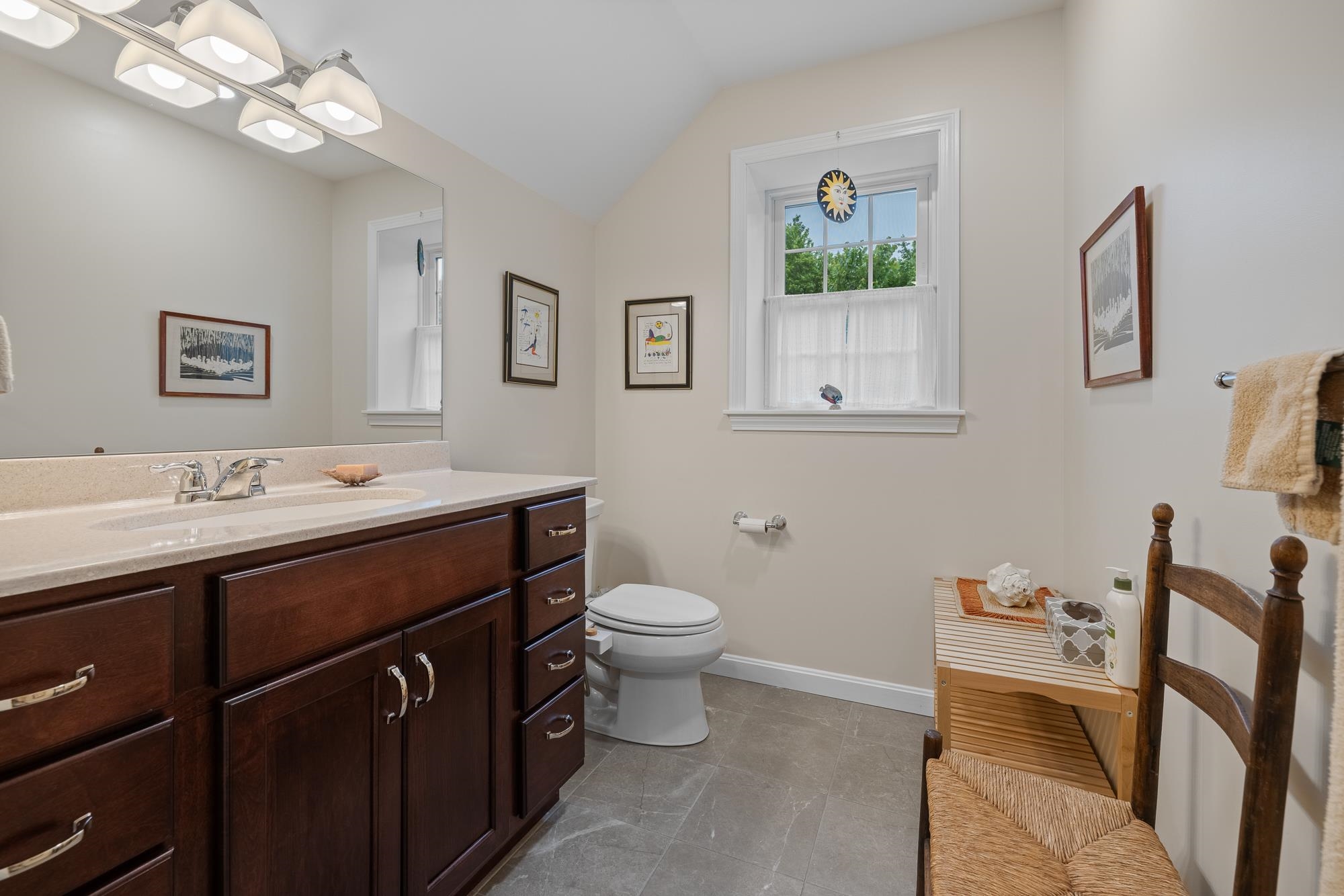 Upstairs Bathroom 25614956