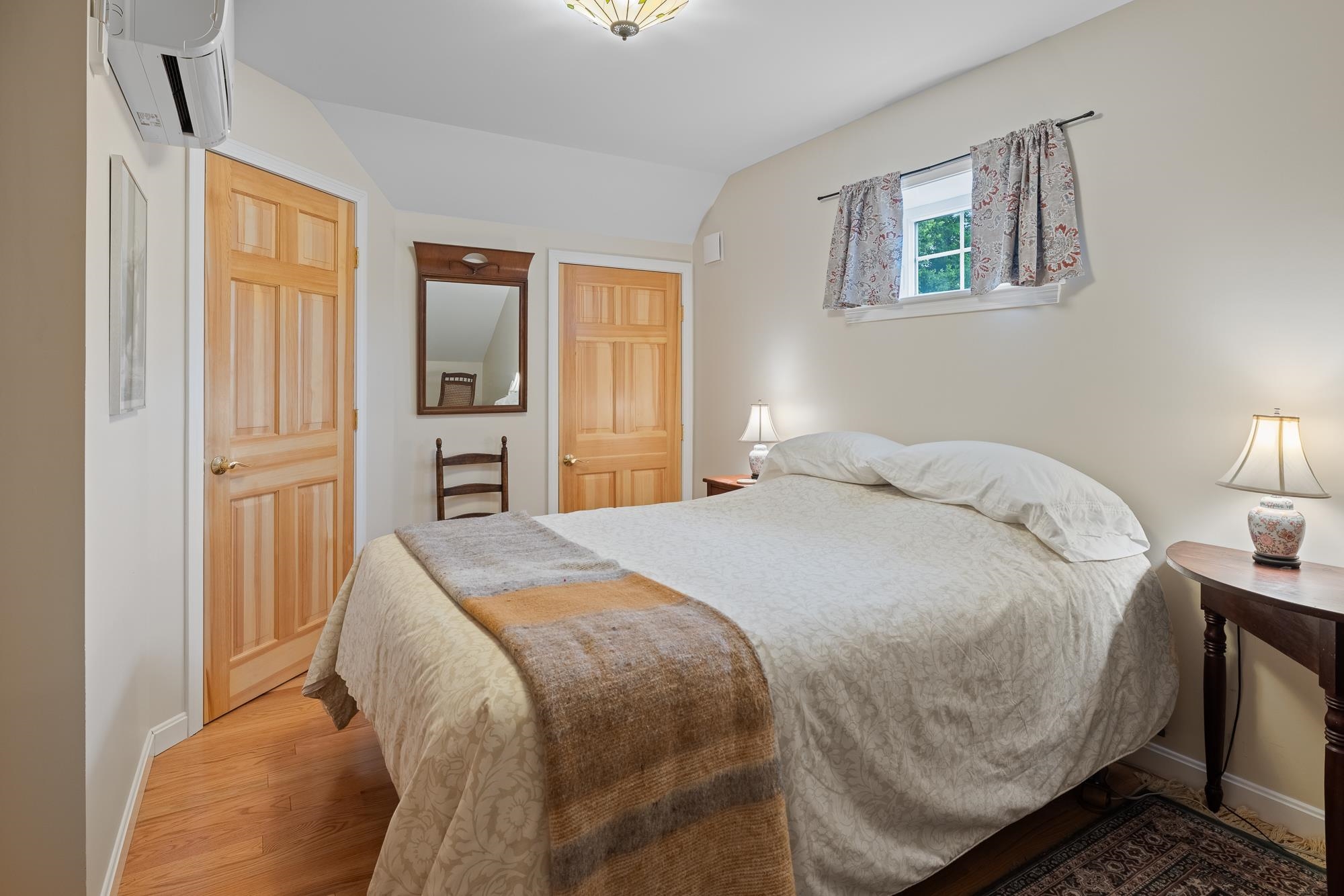 2nd floor office or guest room 25614967