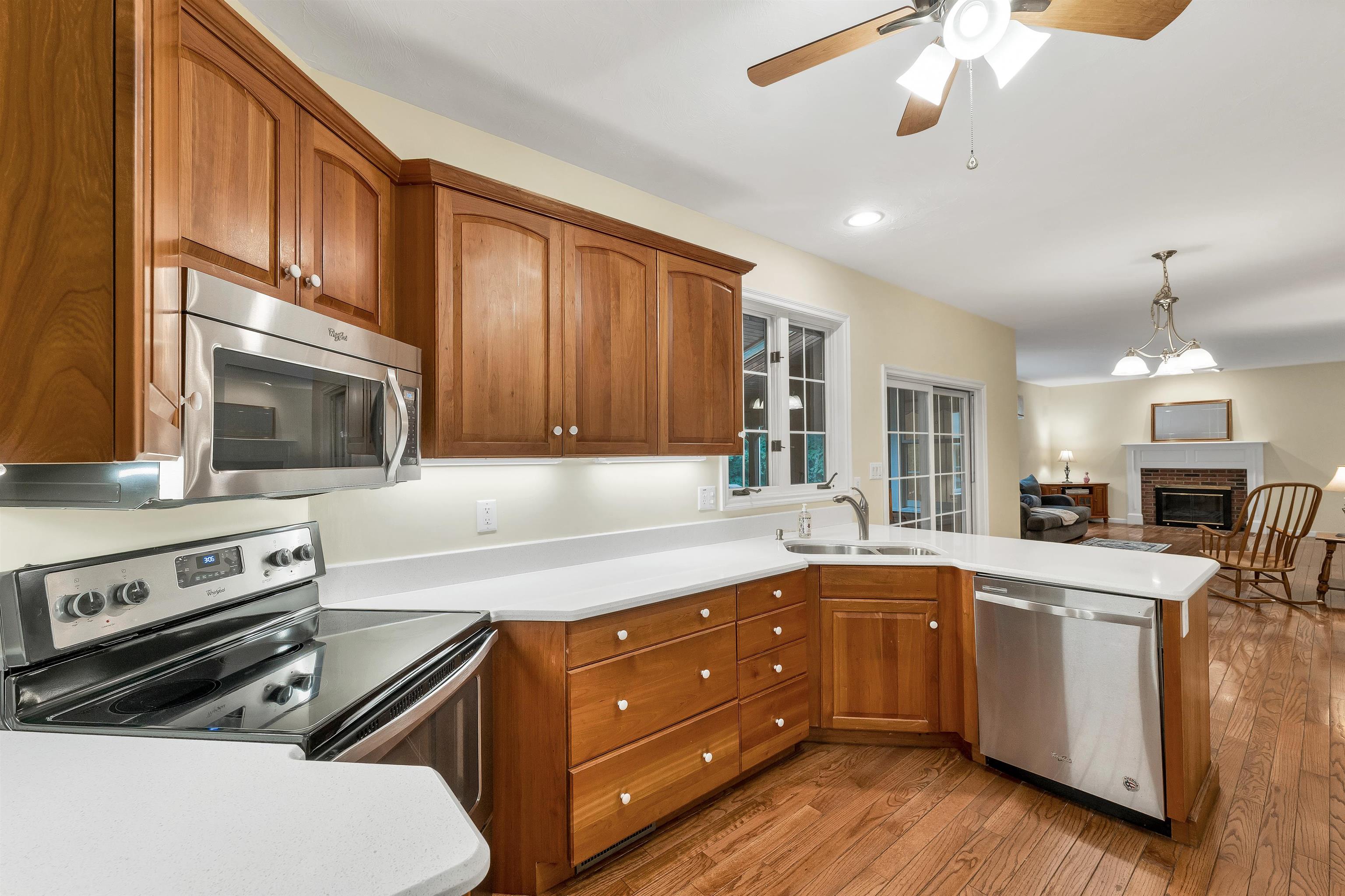 55 Dunlap Dr, Bedford, NH 03110