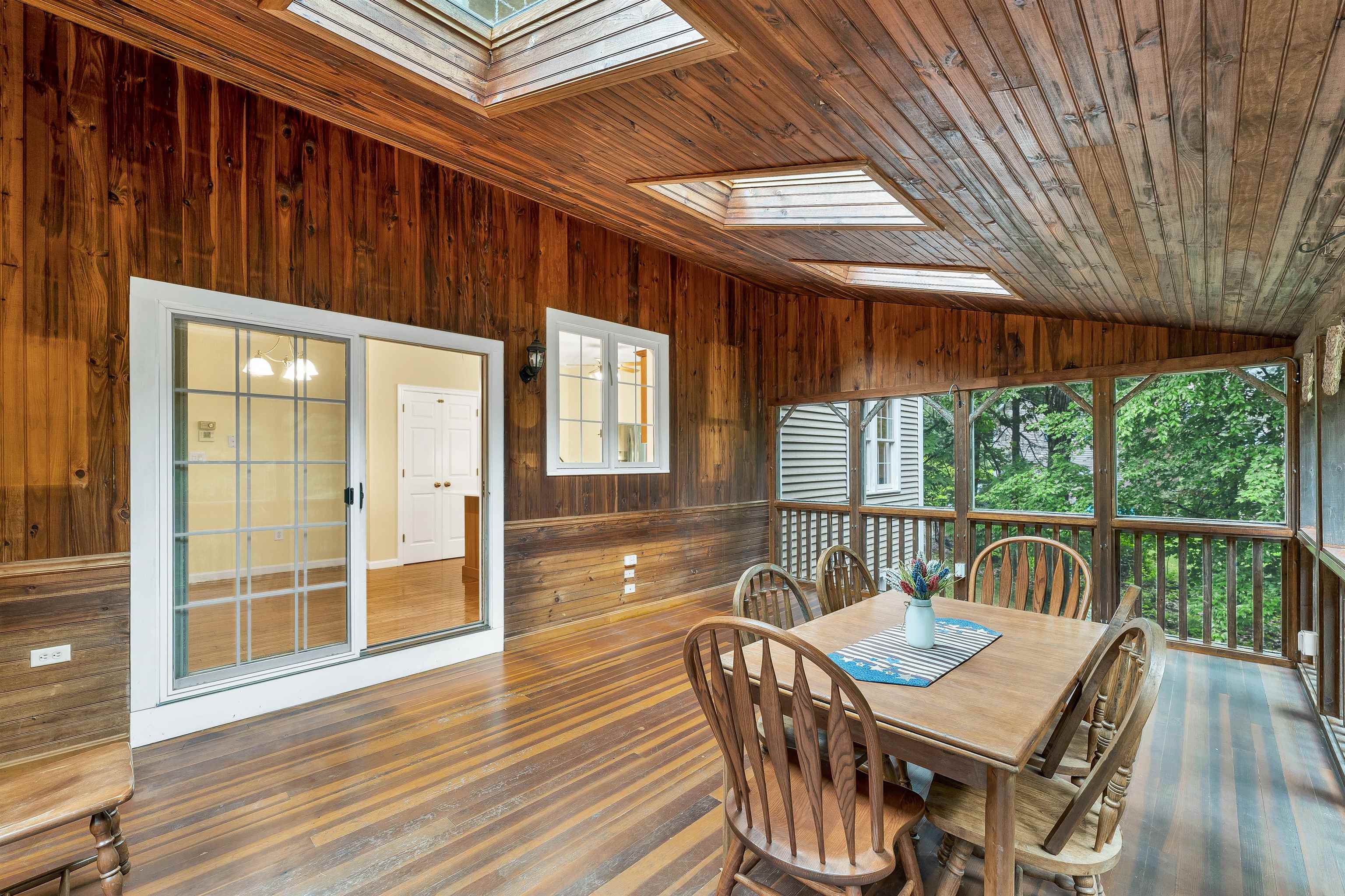 55 Dunlap Dr, Bedford, NH 03110