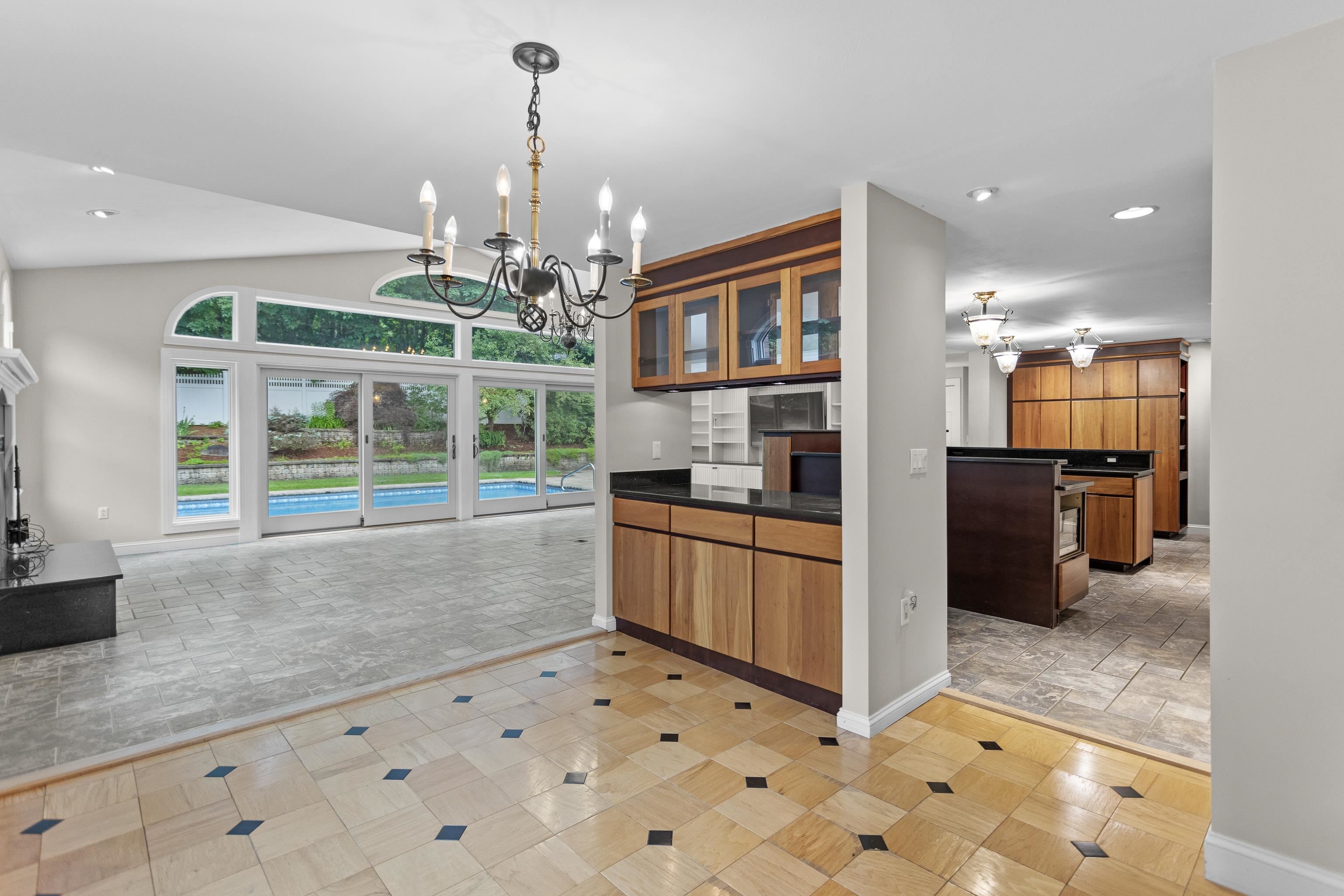 2 Cummings Rd, Merrimack, NH 03054