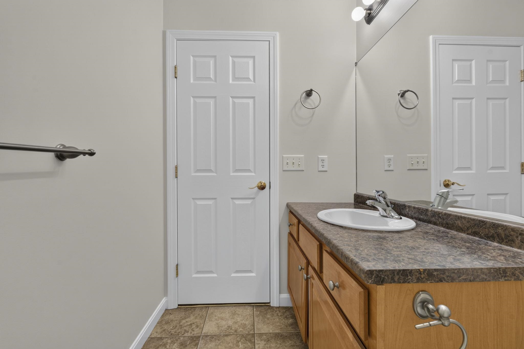 65 Fordway Ext Blvd #202, Derry, NH 03038