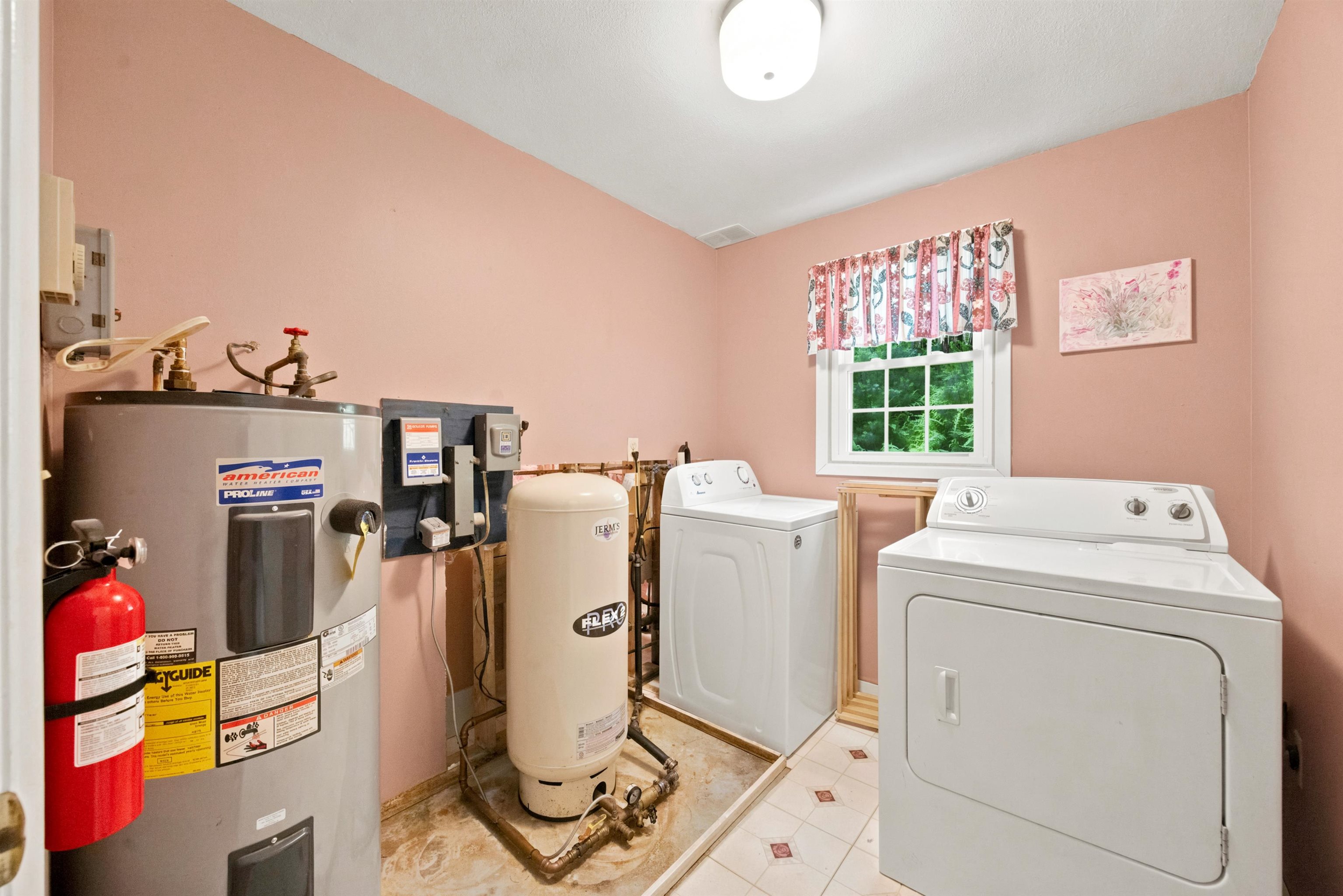 1ST floor Laundry/Utility room 25618941