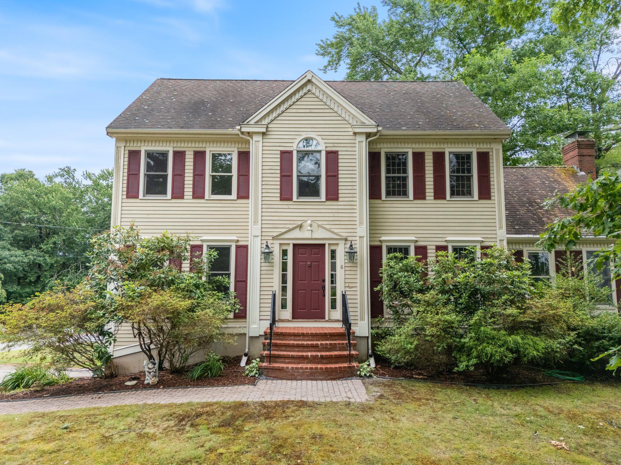 6 Dacotah St, Hampton, NH 03842