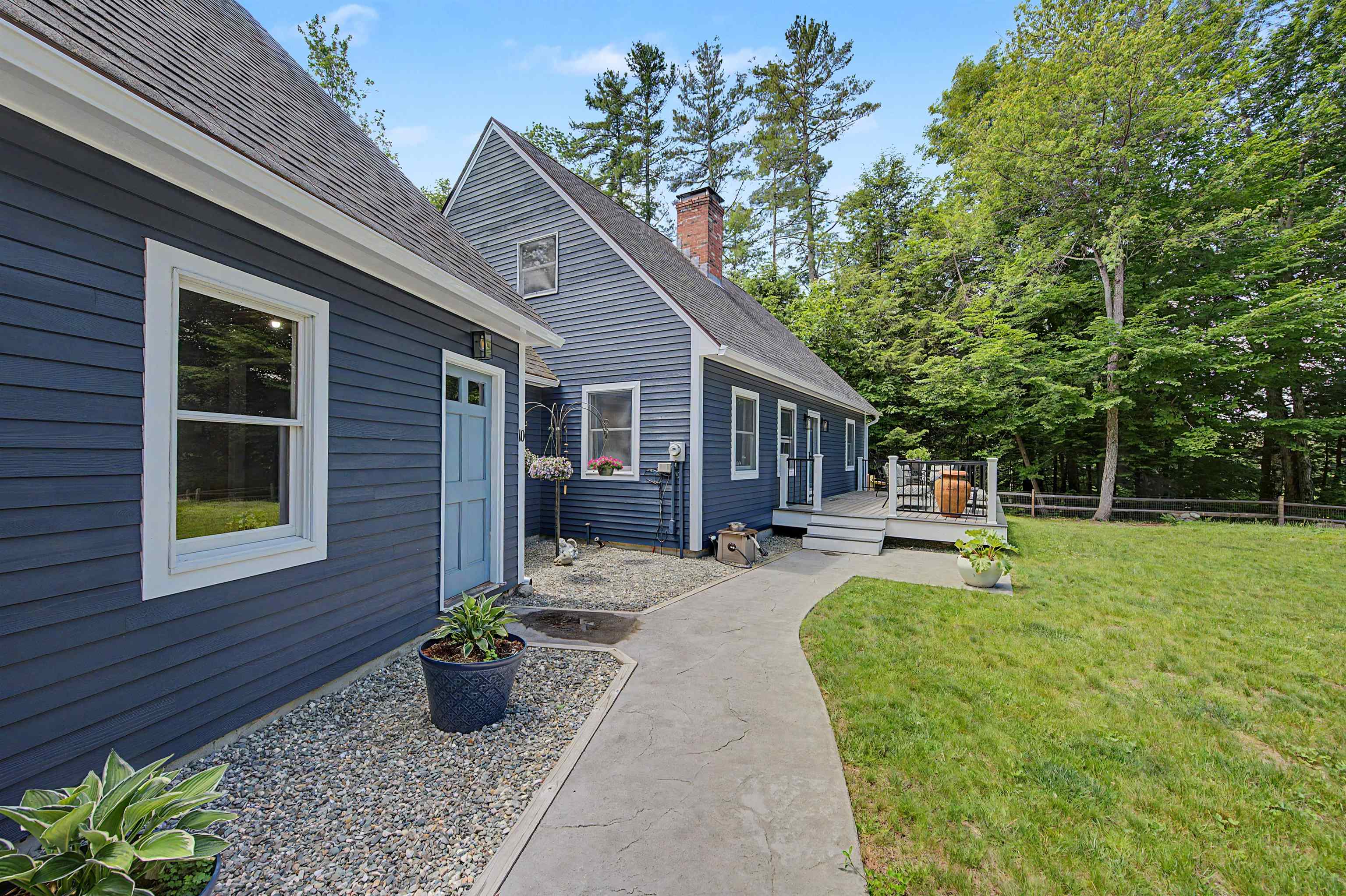 10 Twin Birch Ln, Sunapee, NH 03782