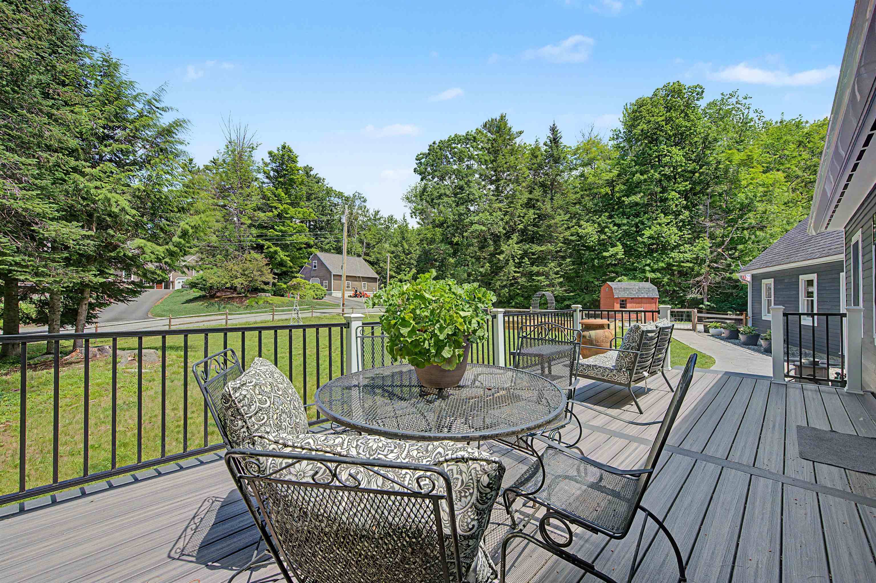 10 Twin Birch Ln, Sunapee, NH 03782