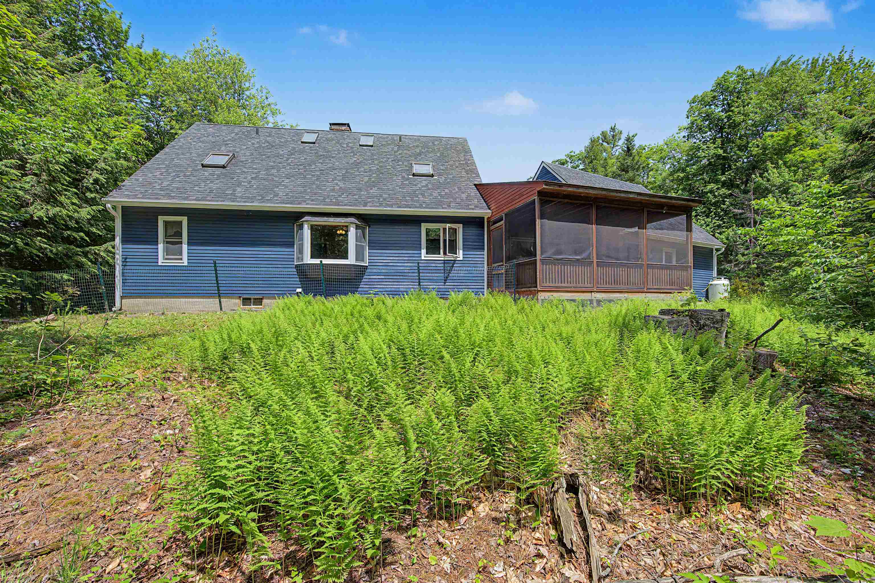10 Twin Birch Ln, Sunapee, NH 03782