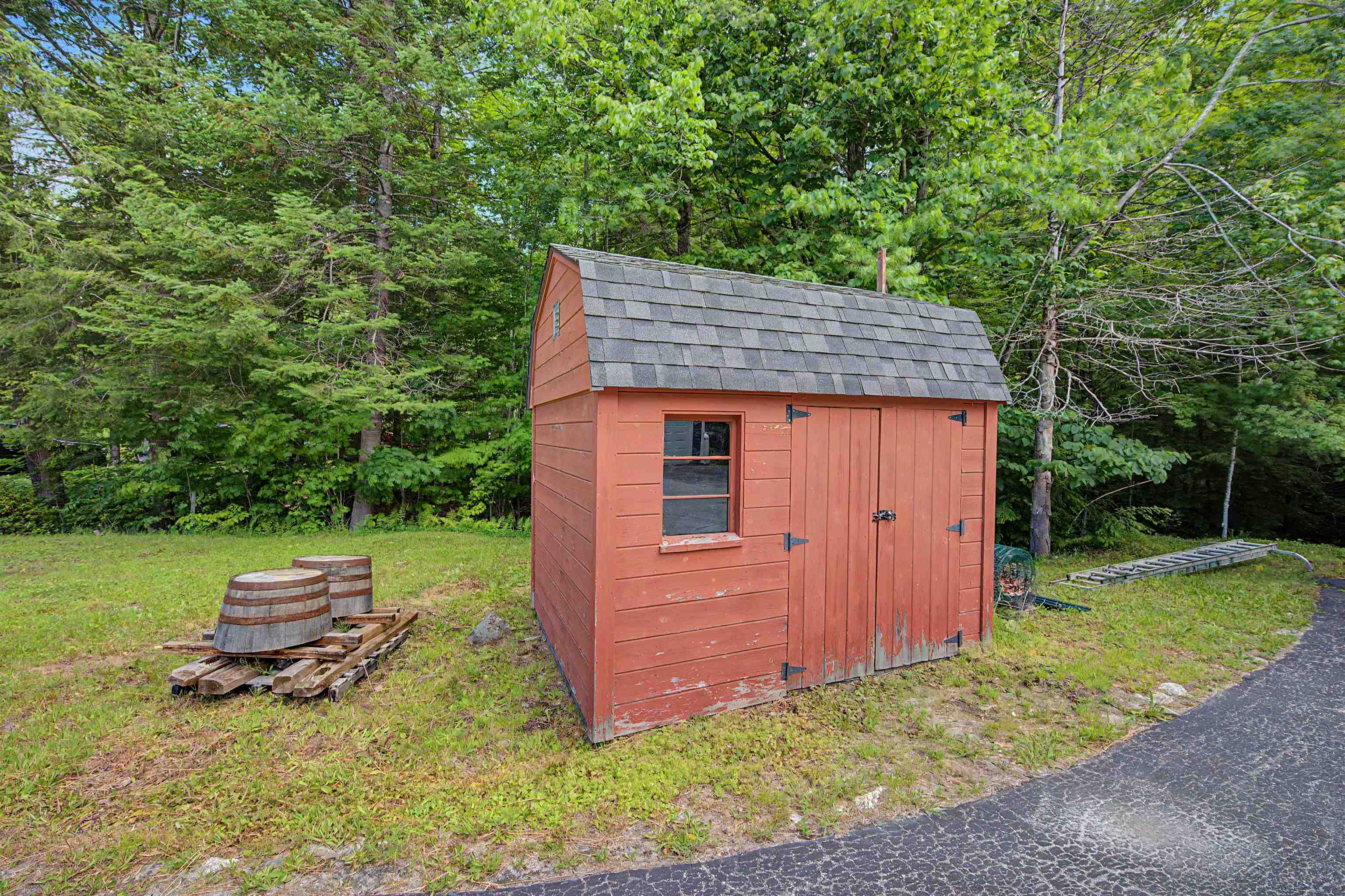 10 Twin Birch Ln, Sunapee, NH 03782