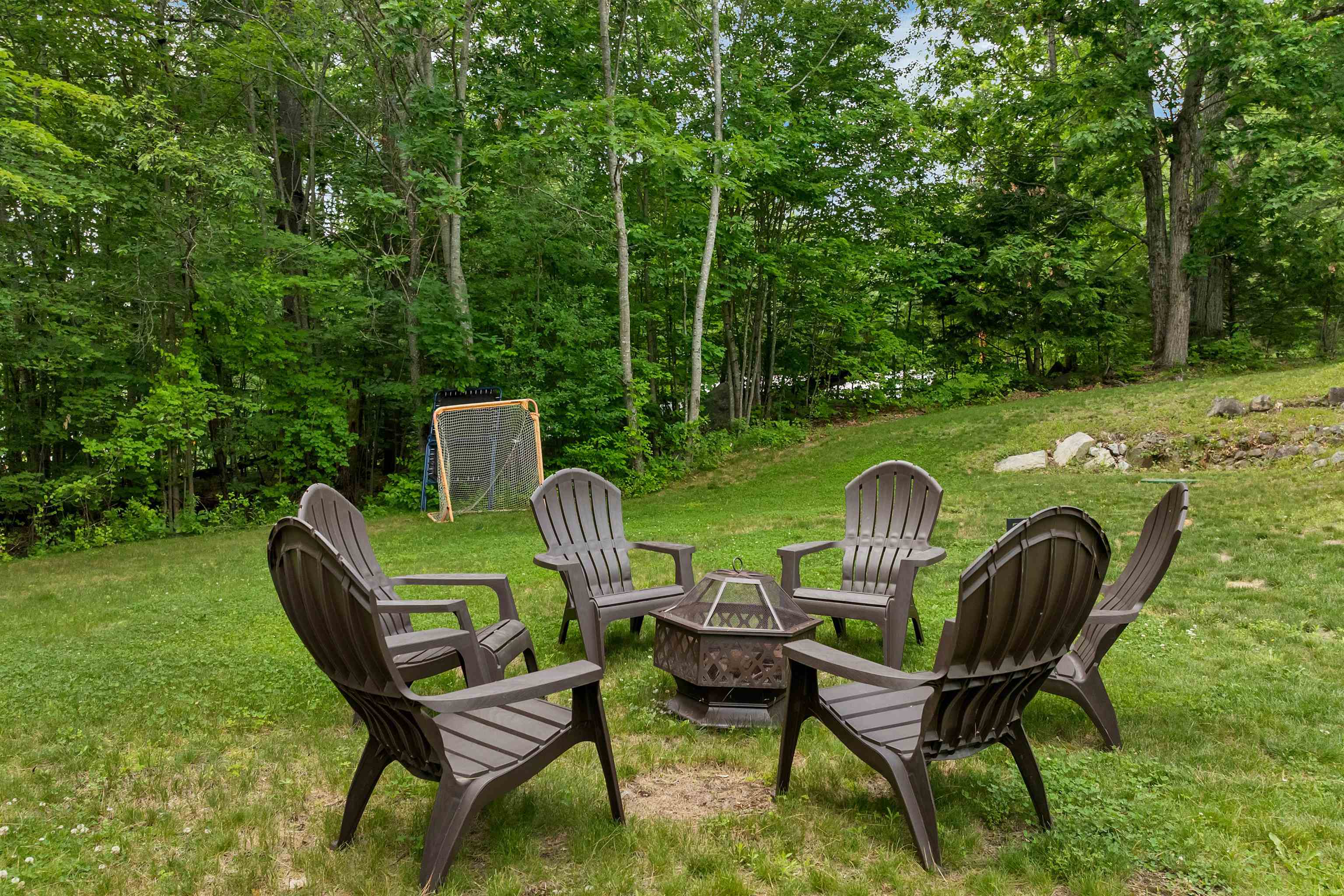 39 Beach Pond Rd, Wolfeboro, NH 03894