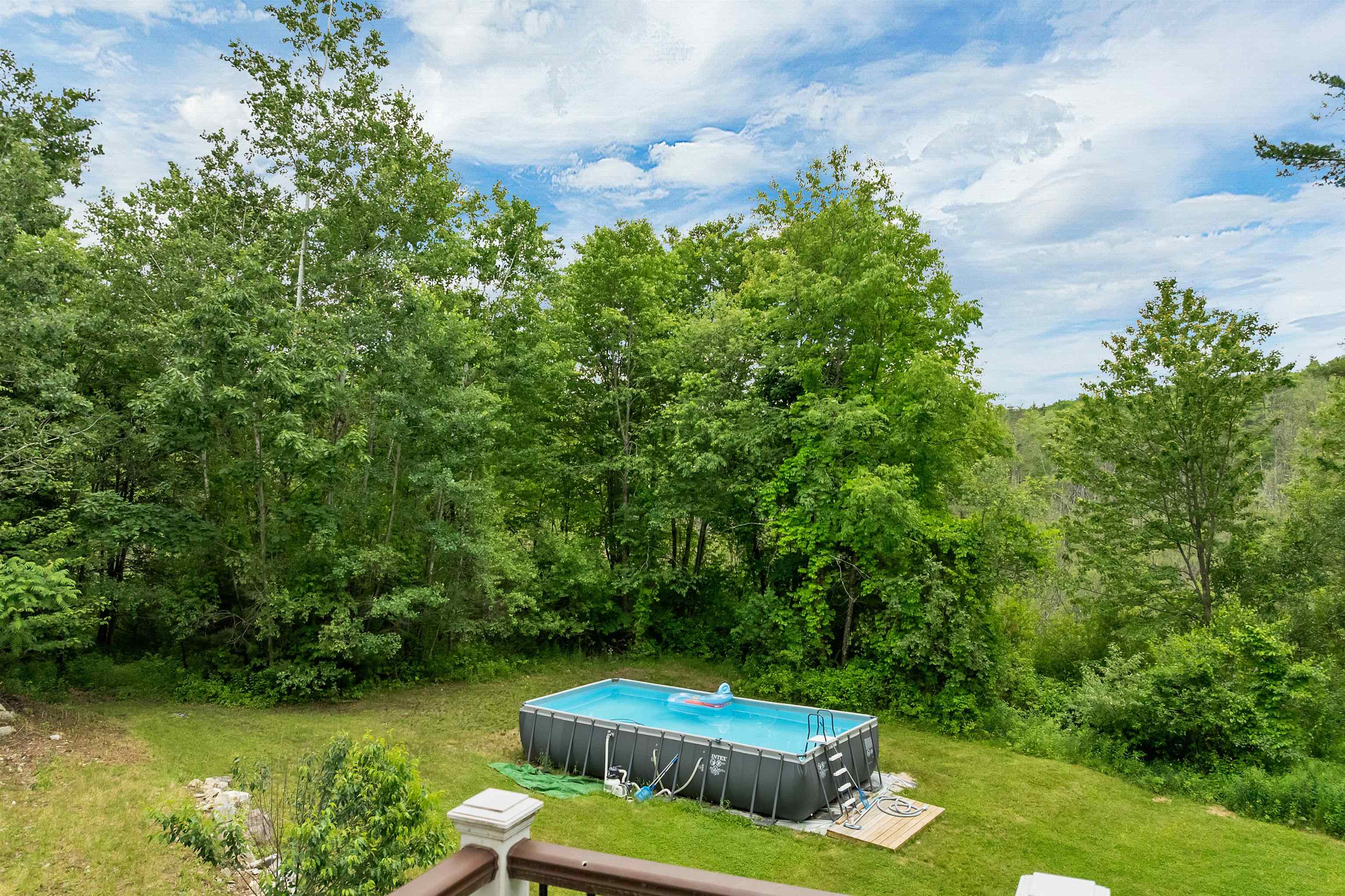 39 Beach Pond Rd, Wolfeboro, NH 03894