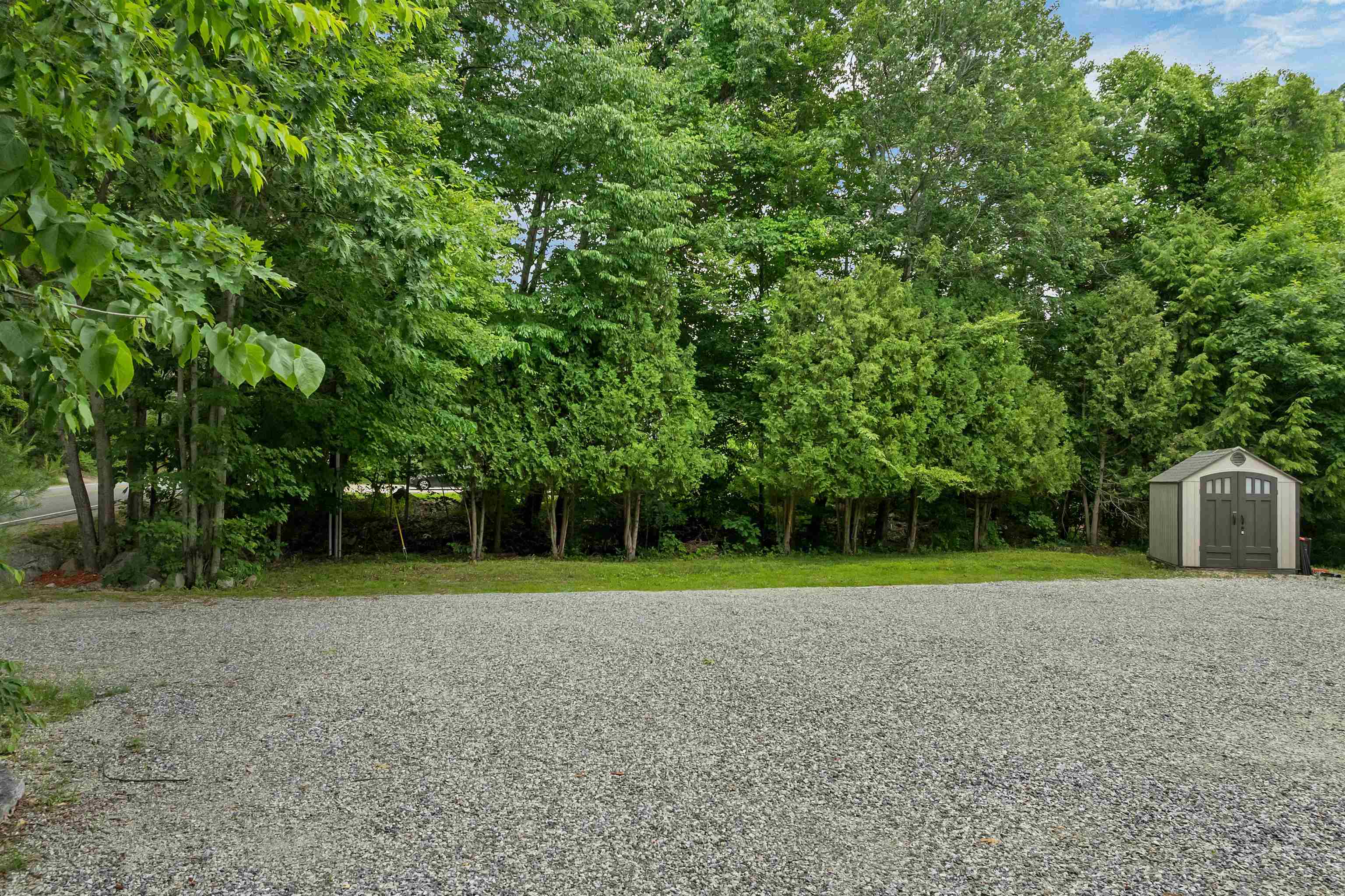 39 Beach Pond Rd, Wolfeboro, NH 03894