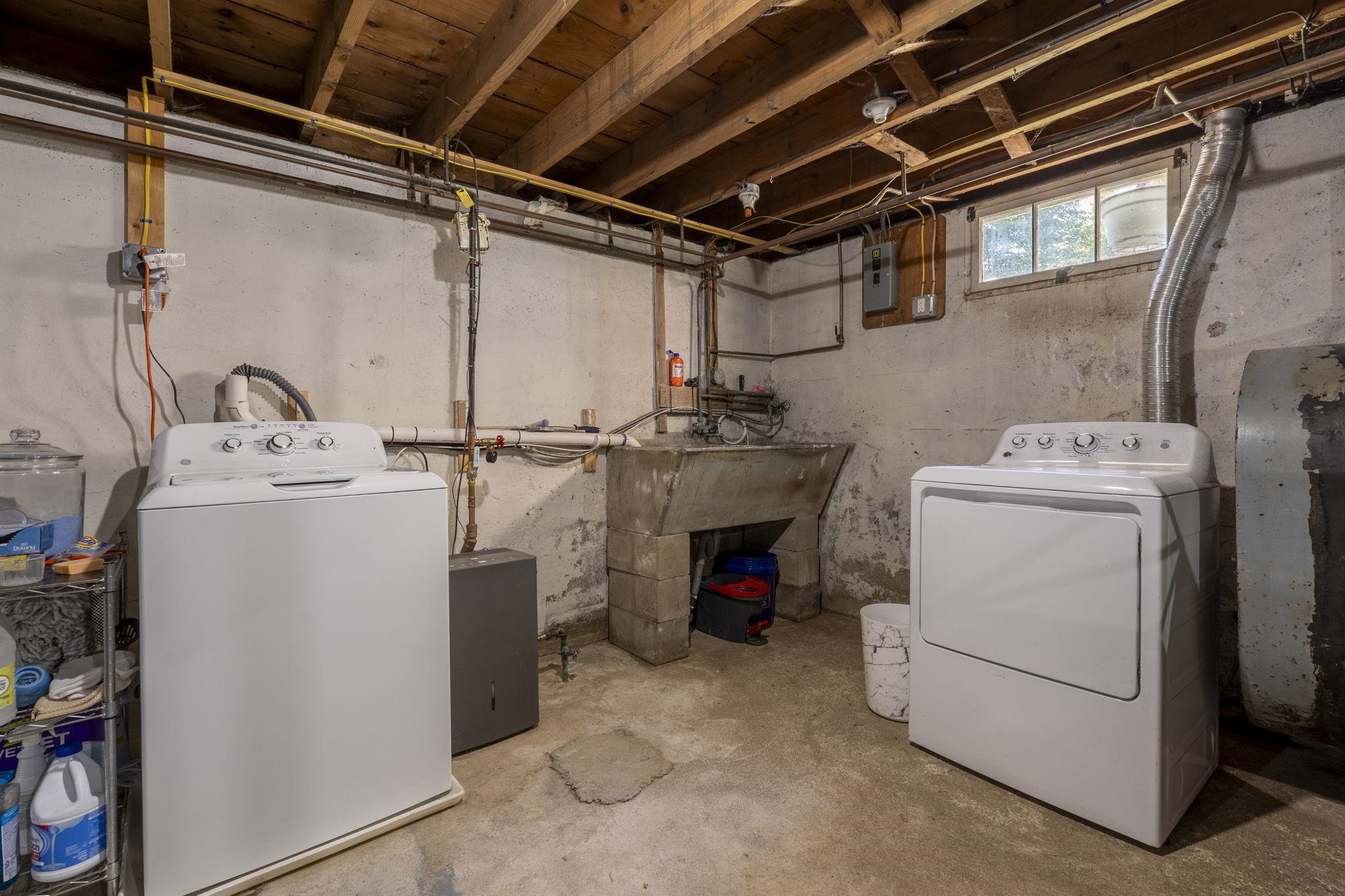 60 Crescent St, Laconia, NH 03246